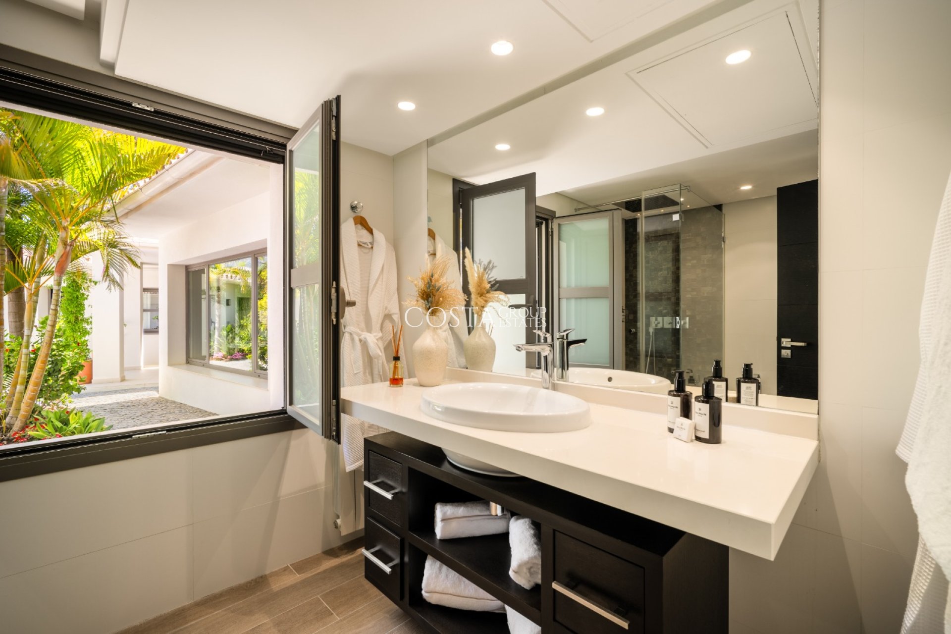 Neue Gebäude - Villa -
Marbella