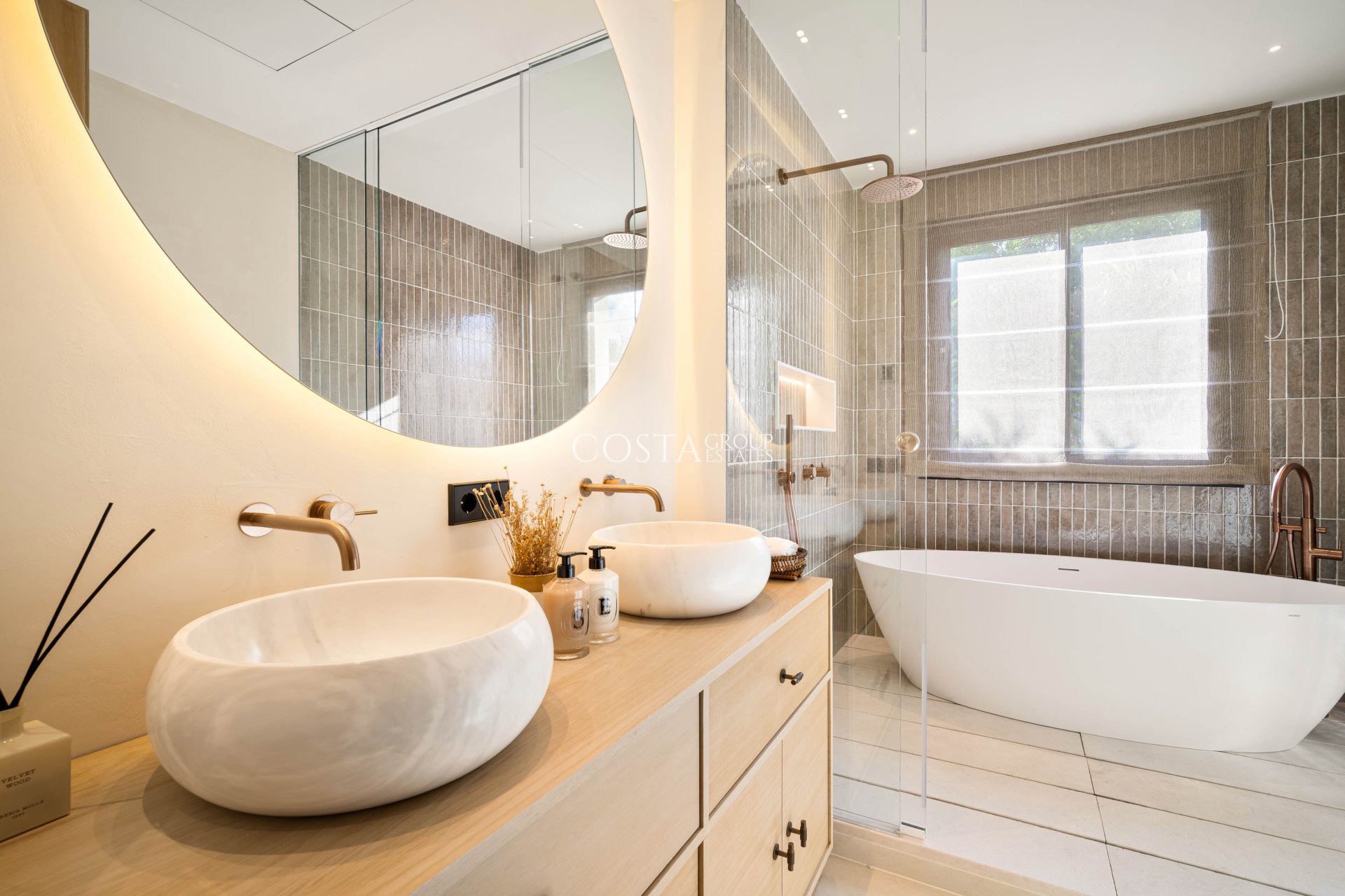 Neue Gebäude - Villa -
Marbella