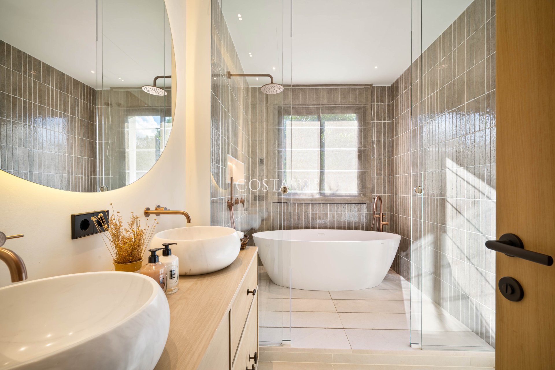 Neue Gebäude - Villa -
Marbella