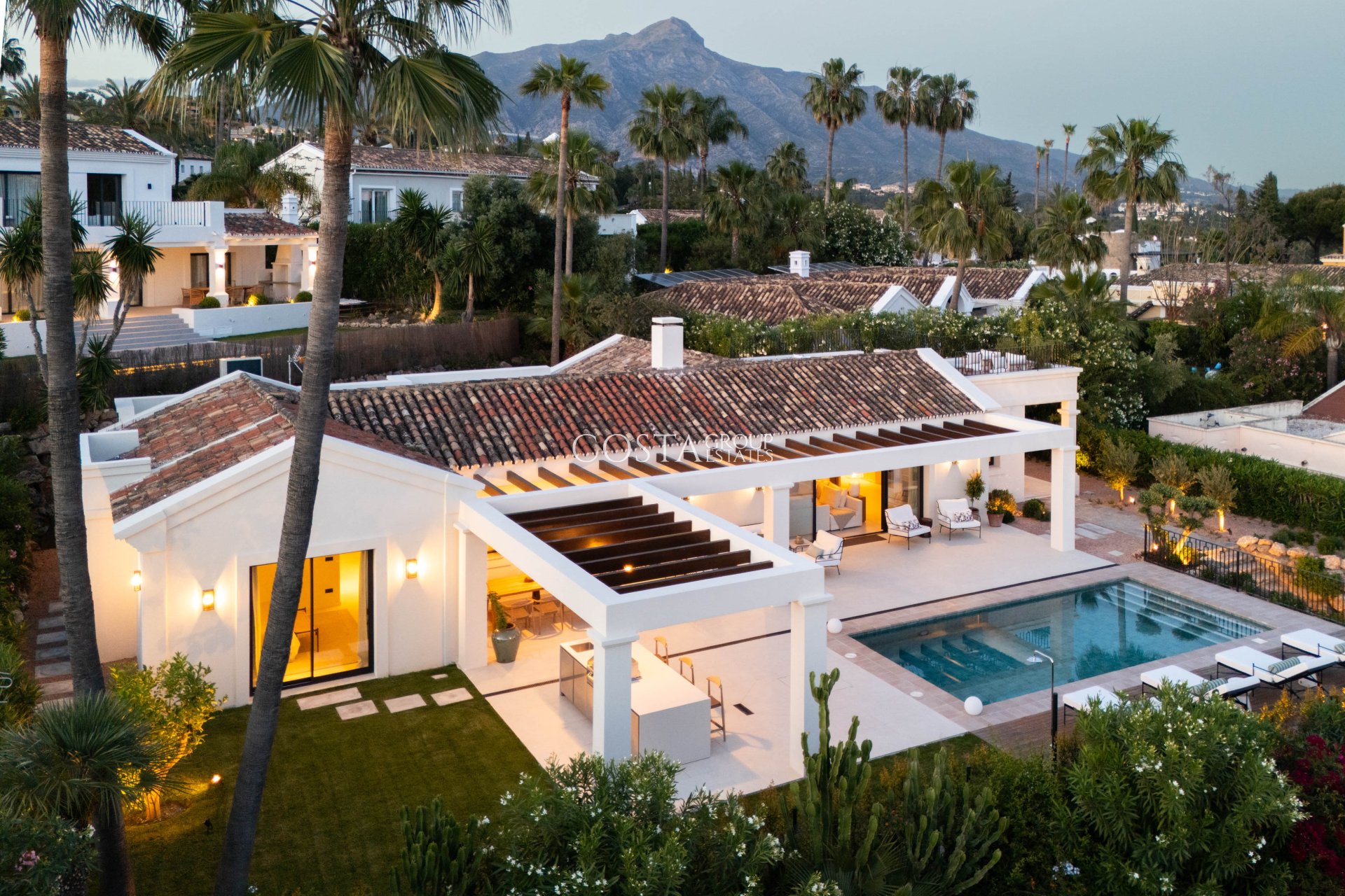 Neue Gebäude - Villa -
Marbella