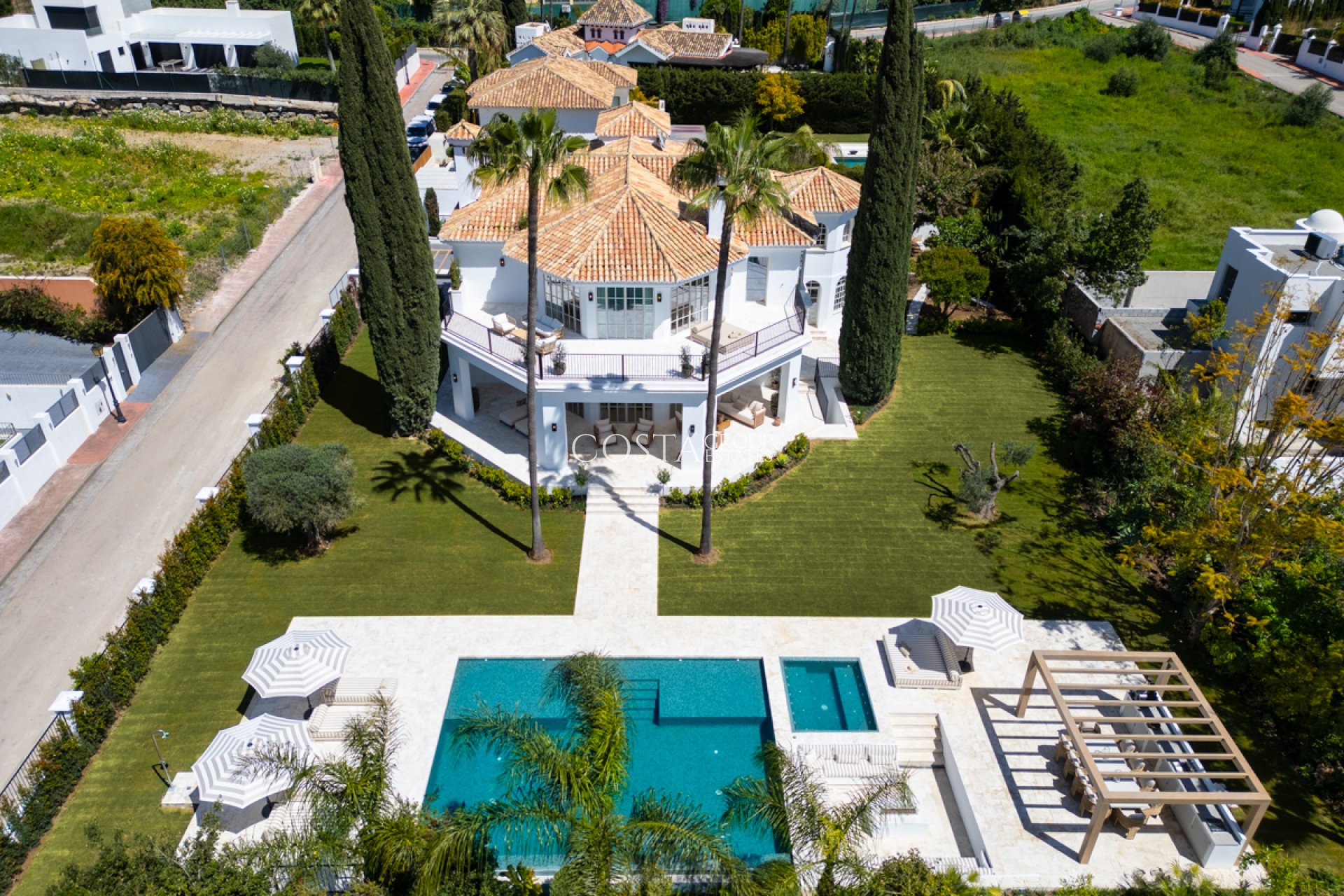 Neue Gebäude - Villa -
Marbella