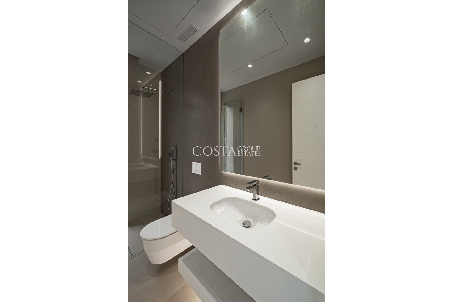 Neue Gebäude - Villa -
Marbella