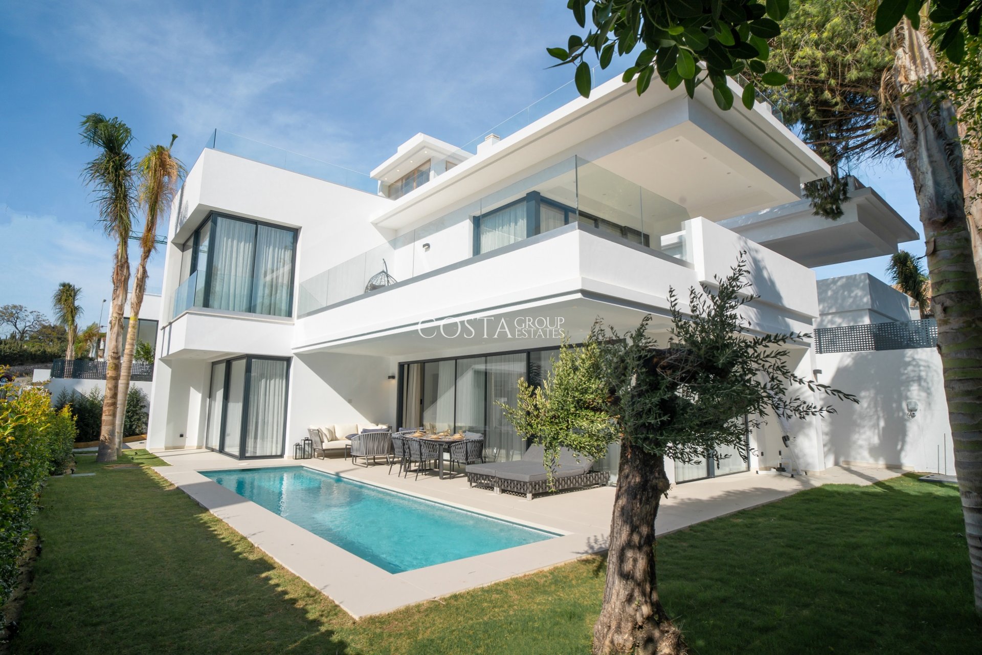 Neue Gebäude - Villa -
Marbella