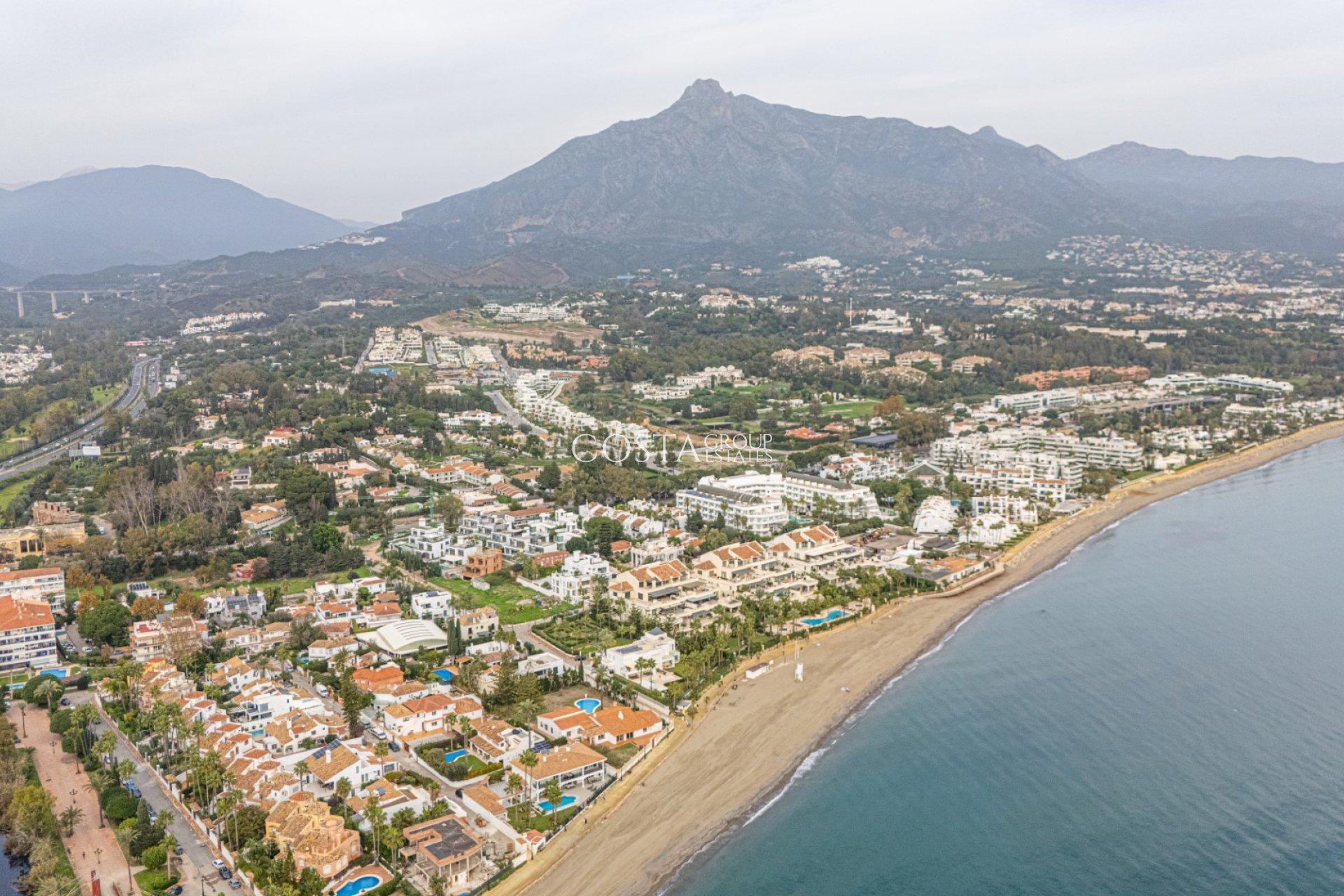 Neue Gebäude - Villa -
Marbella