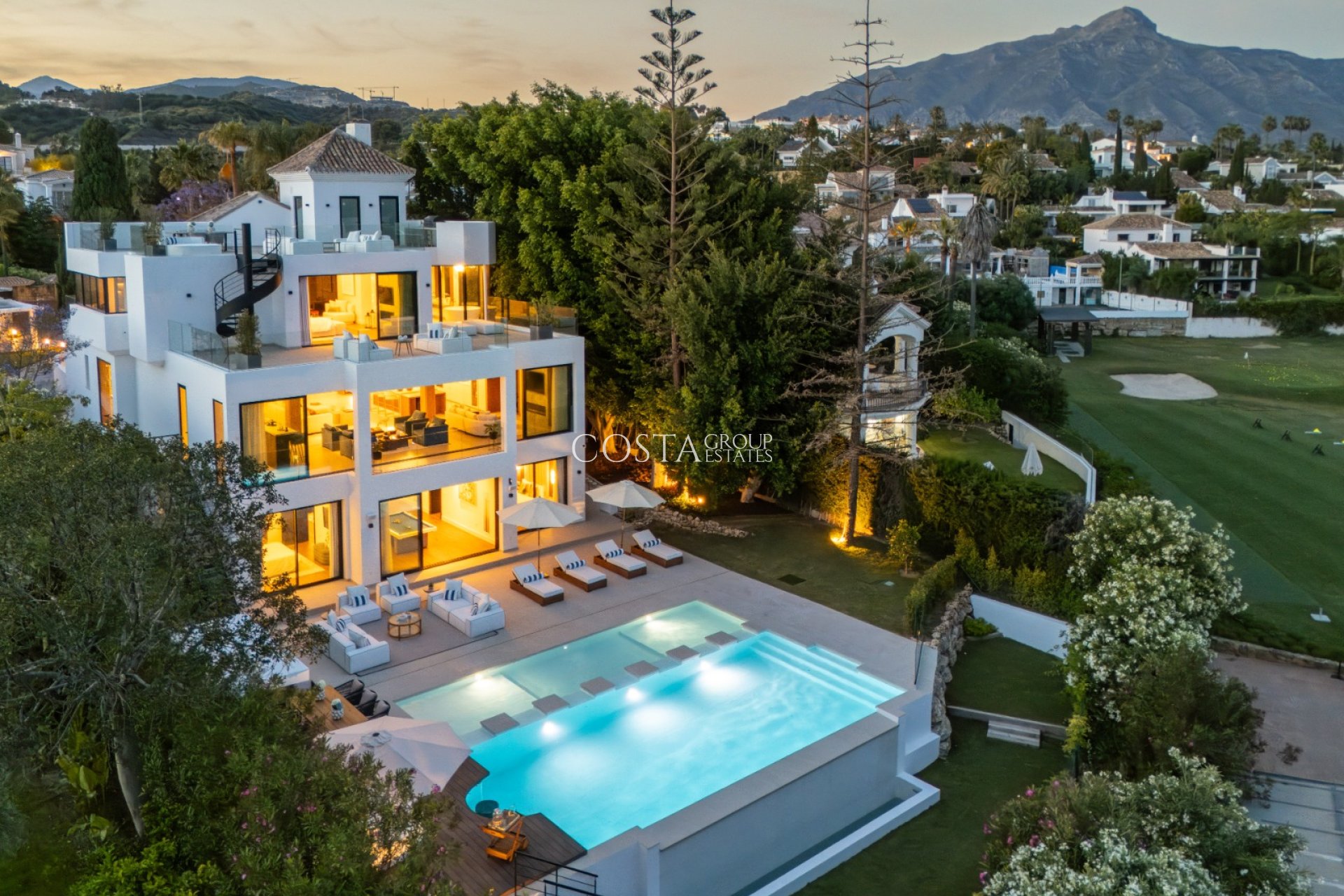 Neue Gebäude - Villa -
Marbella