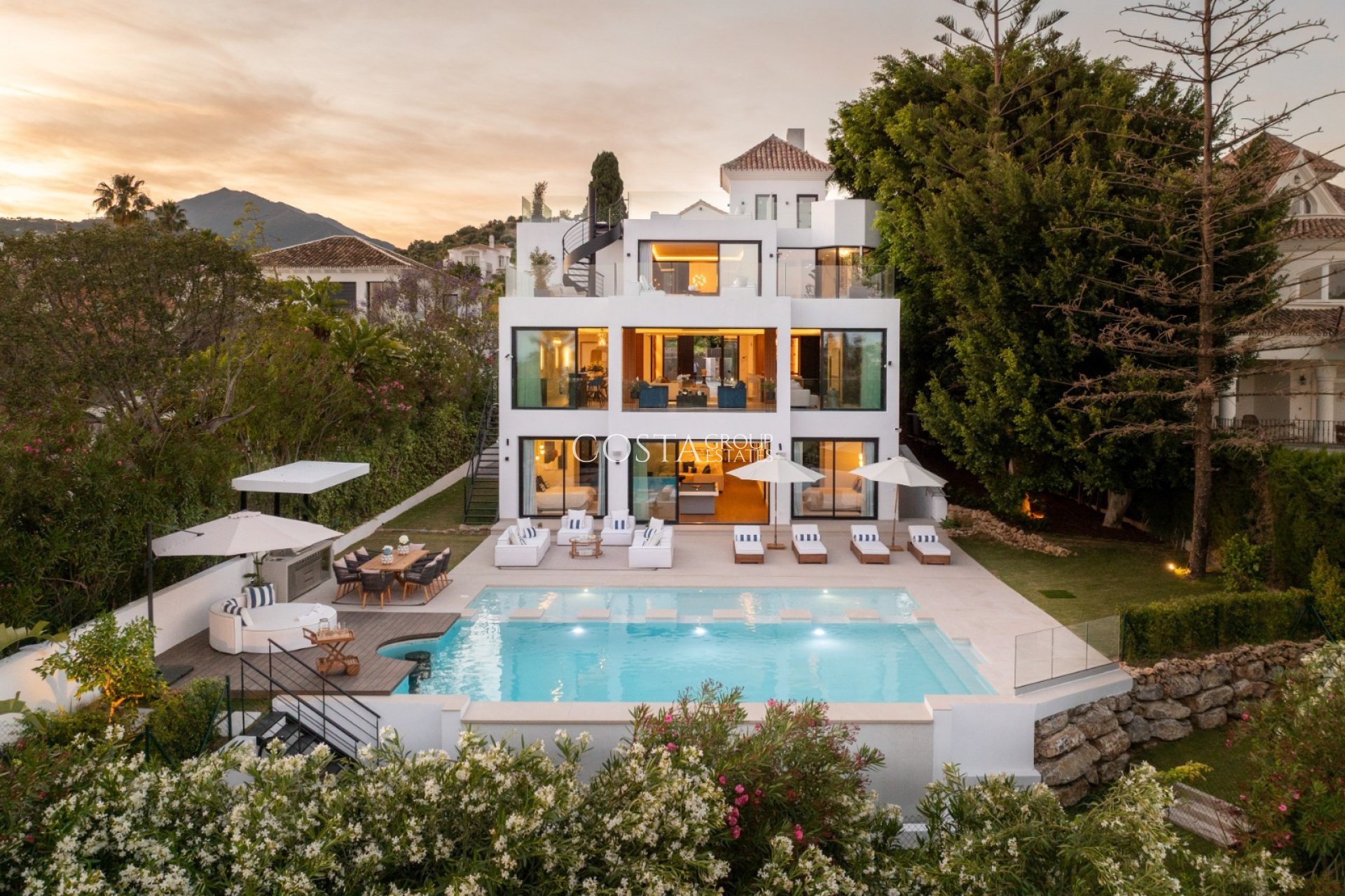 Neue Gebäude - Villa -
Marbella