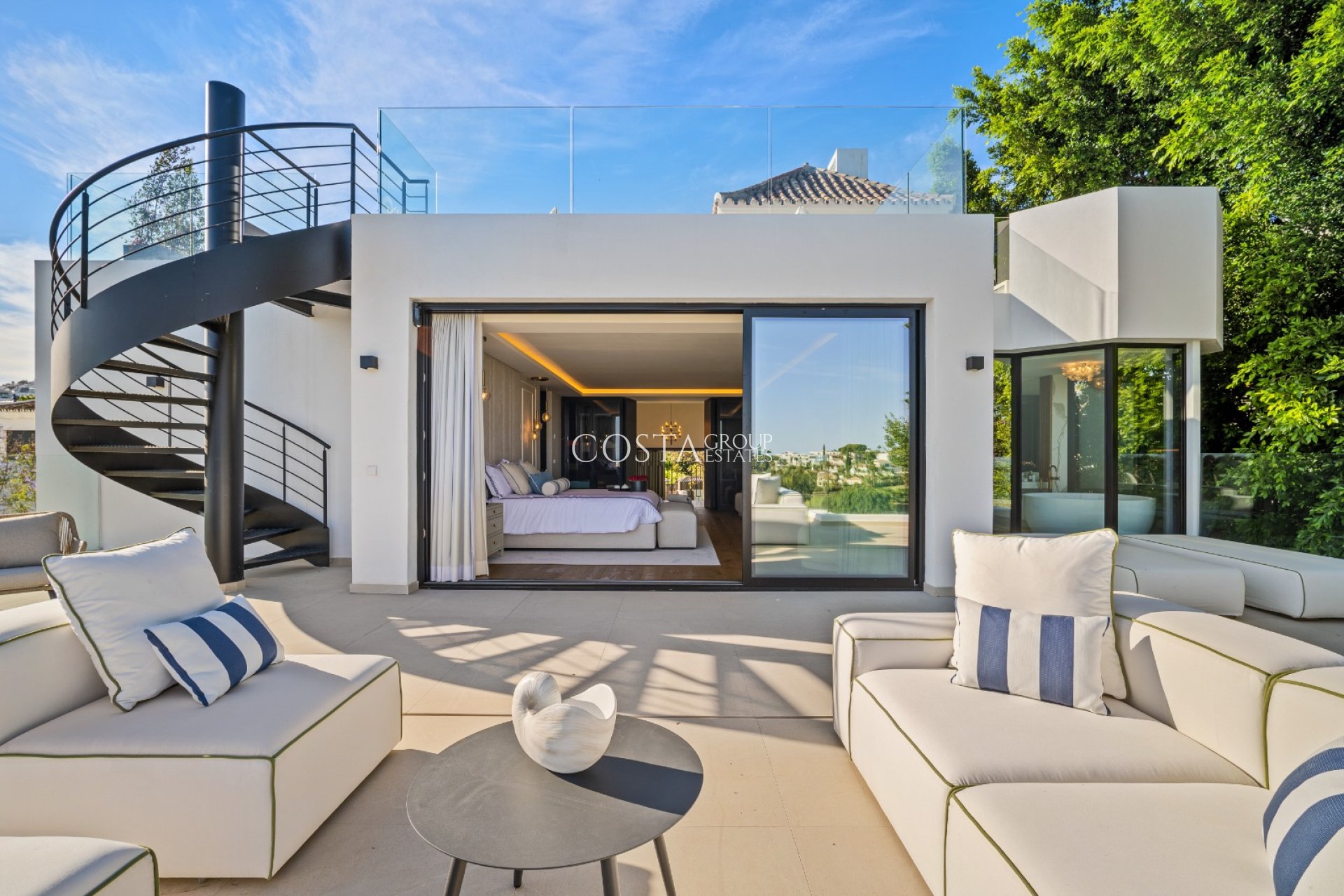 Neue Gebäude - Villa -
Marbella