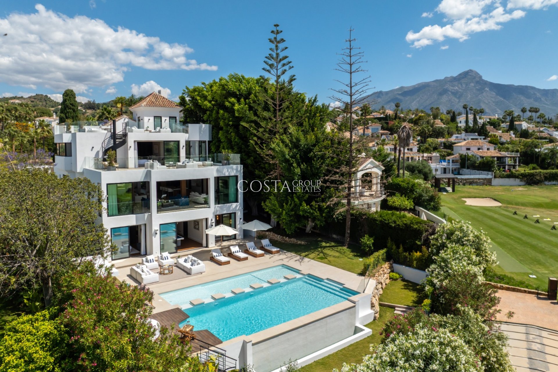 Neue Gebäude - Villa -
Marbella