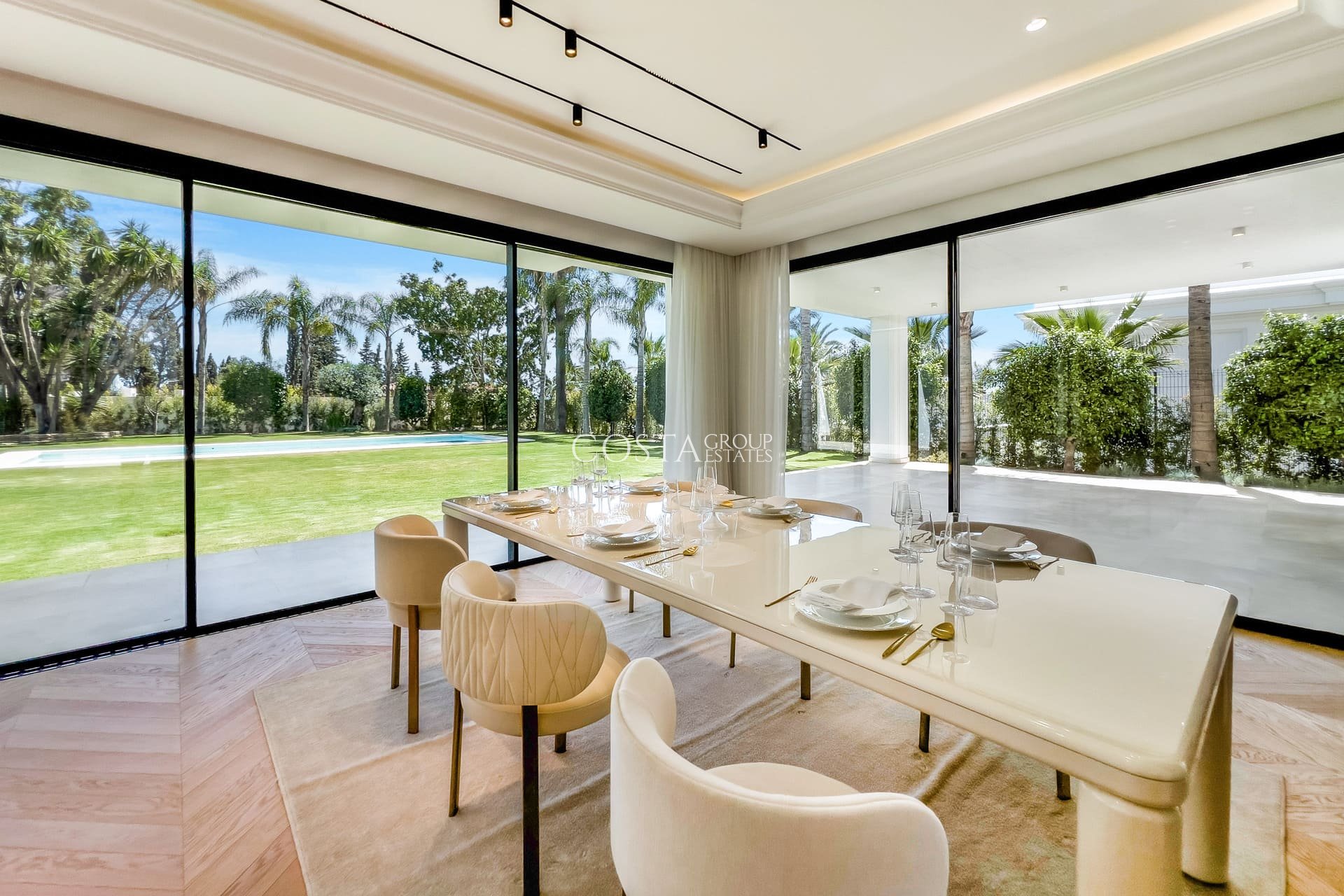 Neue Gebäude - Villa -
Marbella