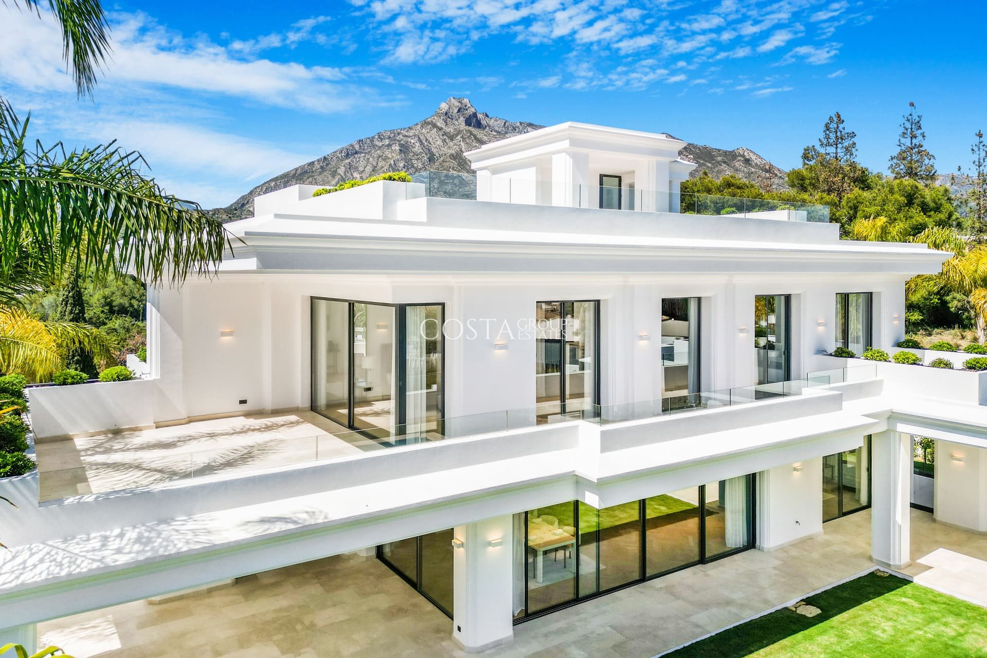Neue Gebäude - Villa -
Marbella