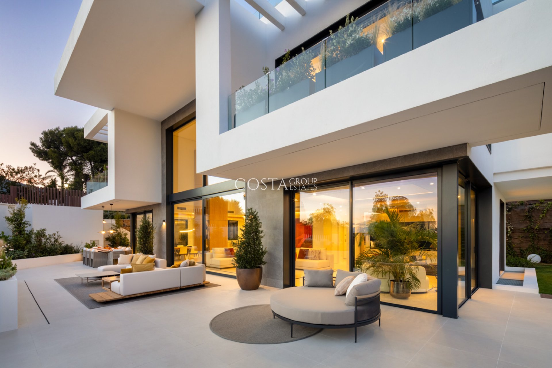 Neue Gebäude - Villa -
Marbella