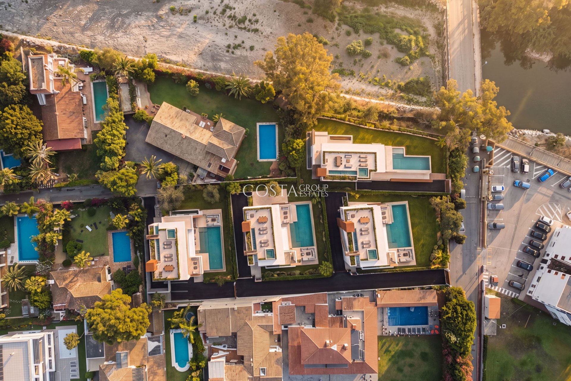 Neue Gebäude - Villa -
Marbella