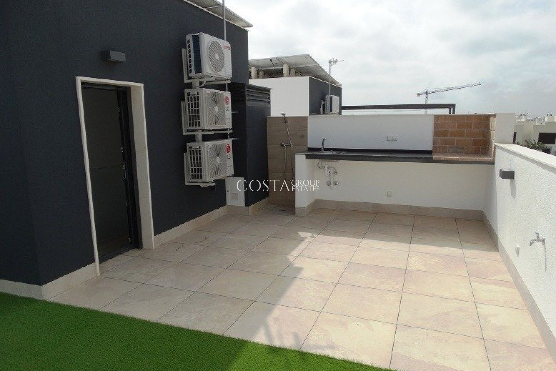 Neue Gebäude - Villa -
Pilar de la Horadada - pueblo