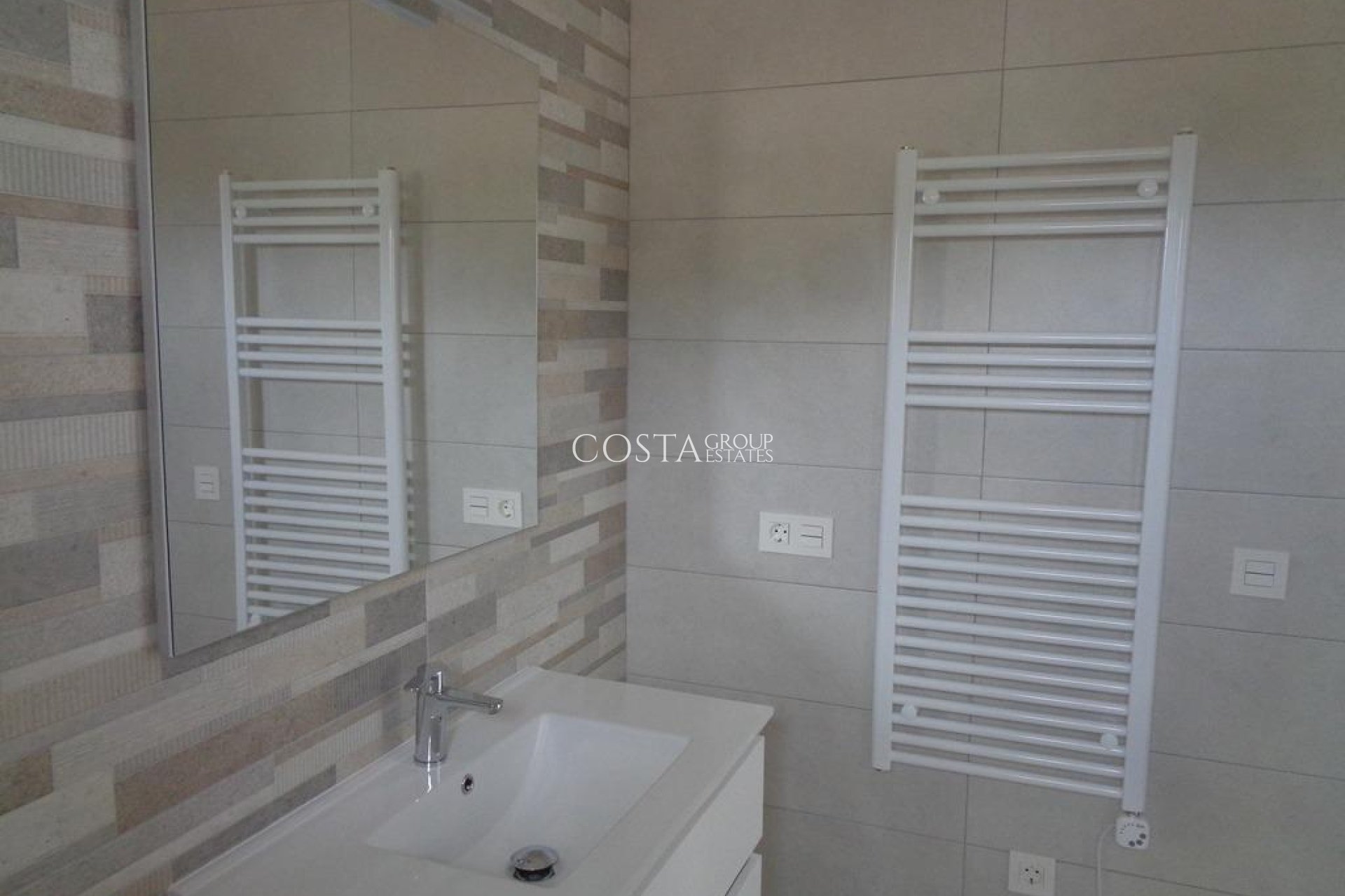 Neue Gebäude - Villa -
Pinoso