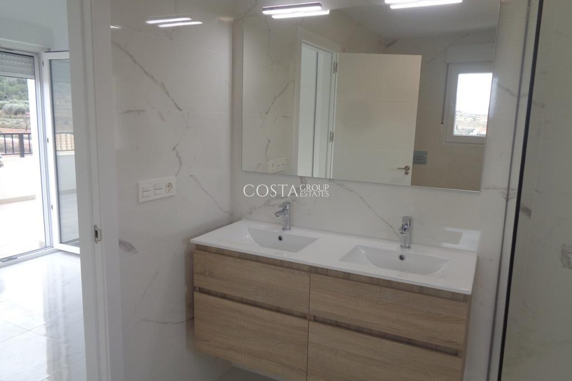 Neue Gebäude - Villa -
Pinoso