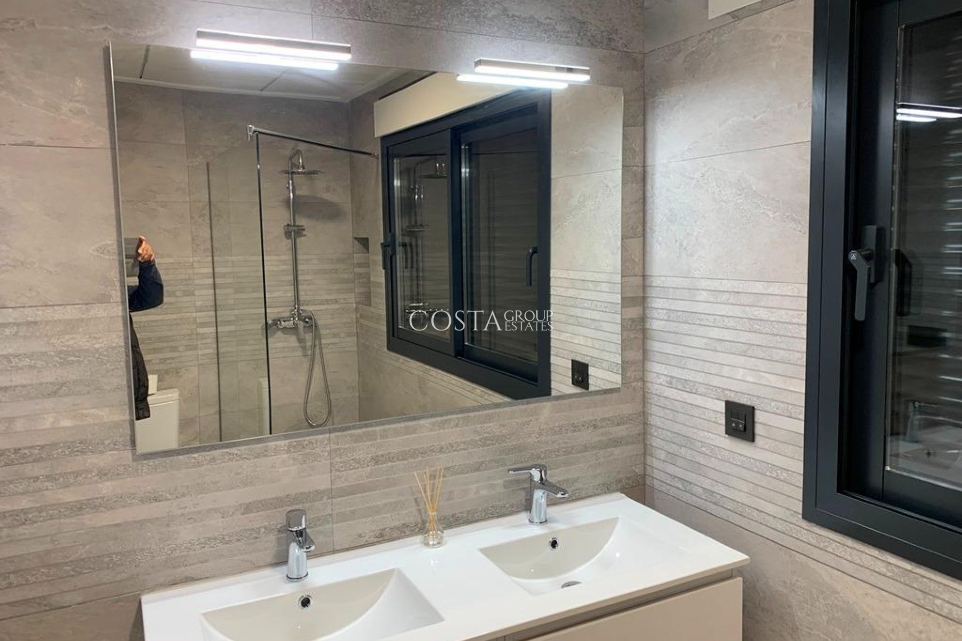 Neue Gebäude - Villa -
Pinoso