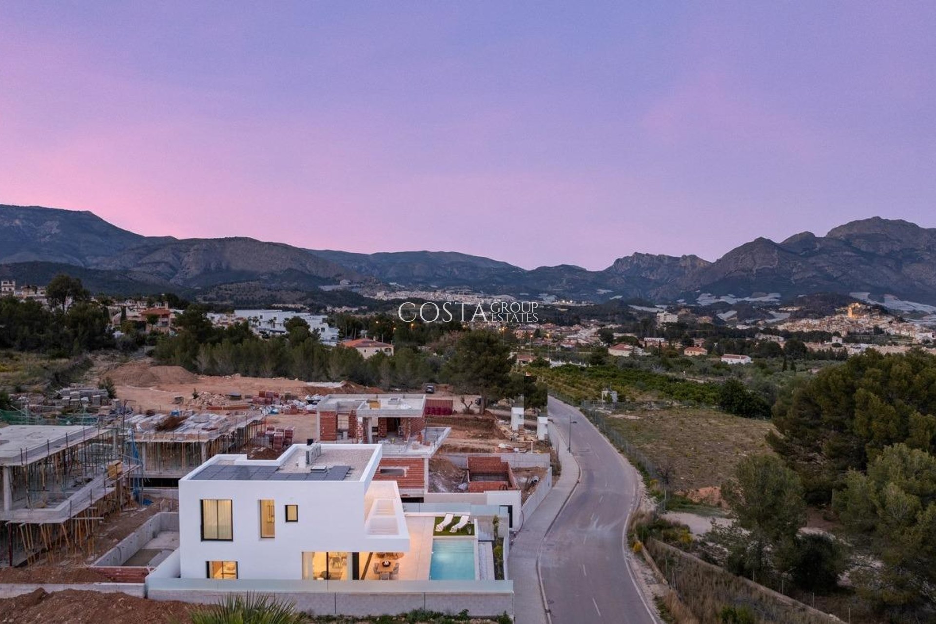 Neue Gebäude - Villa -
Polop