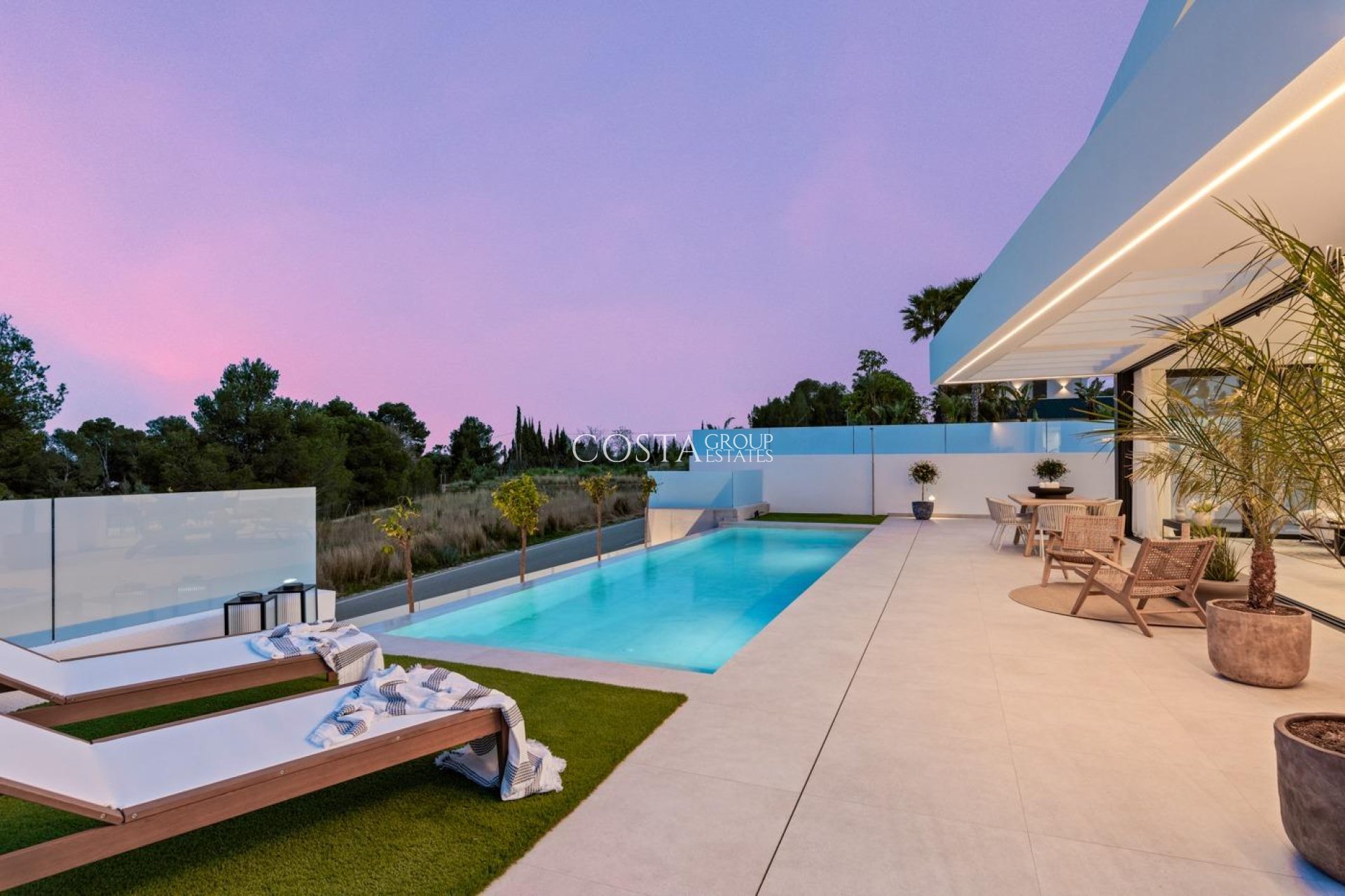 Neue Gebäude - Villa -
Polop