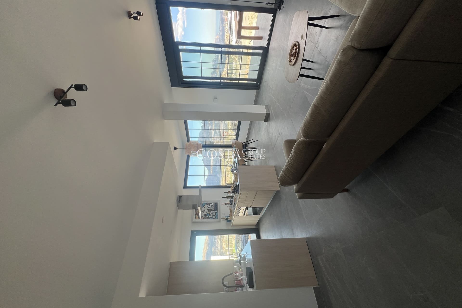 Neue Gebäude - Villa -
Polop