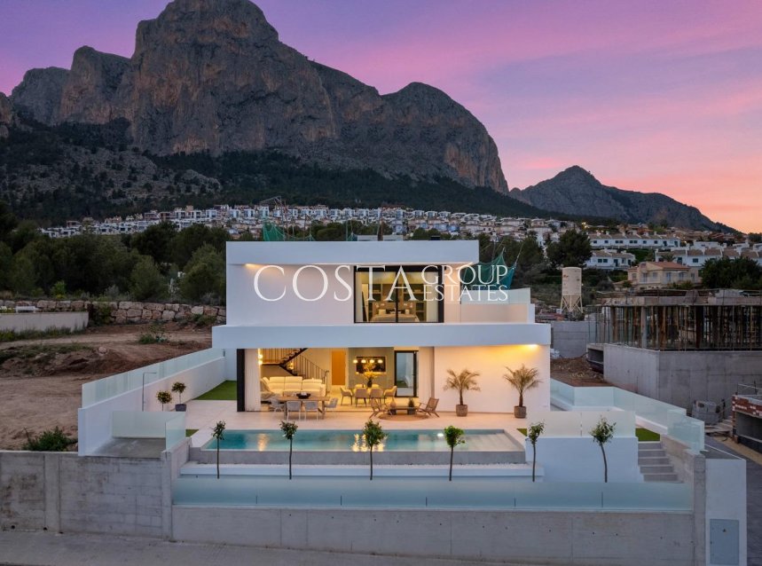 Neue Gebäude - Villa -
Polop