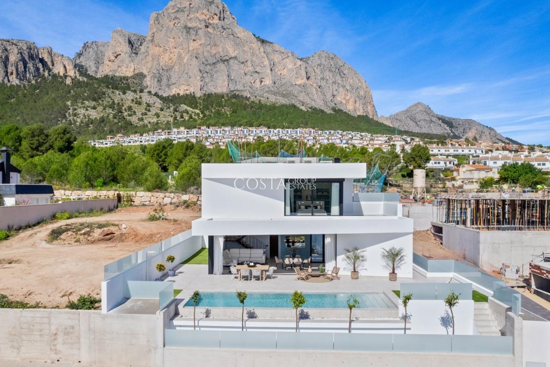 Neue Gebäude - Villa -
Polop