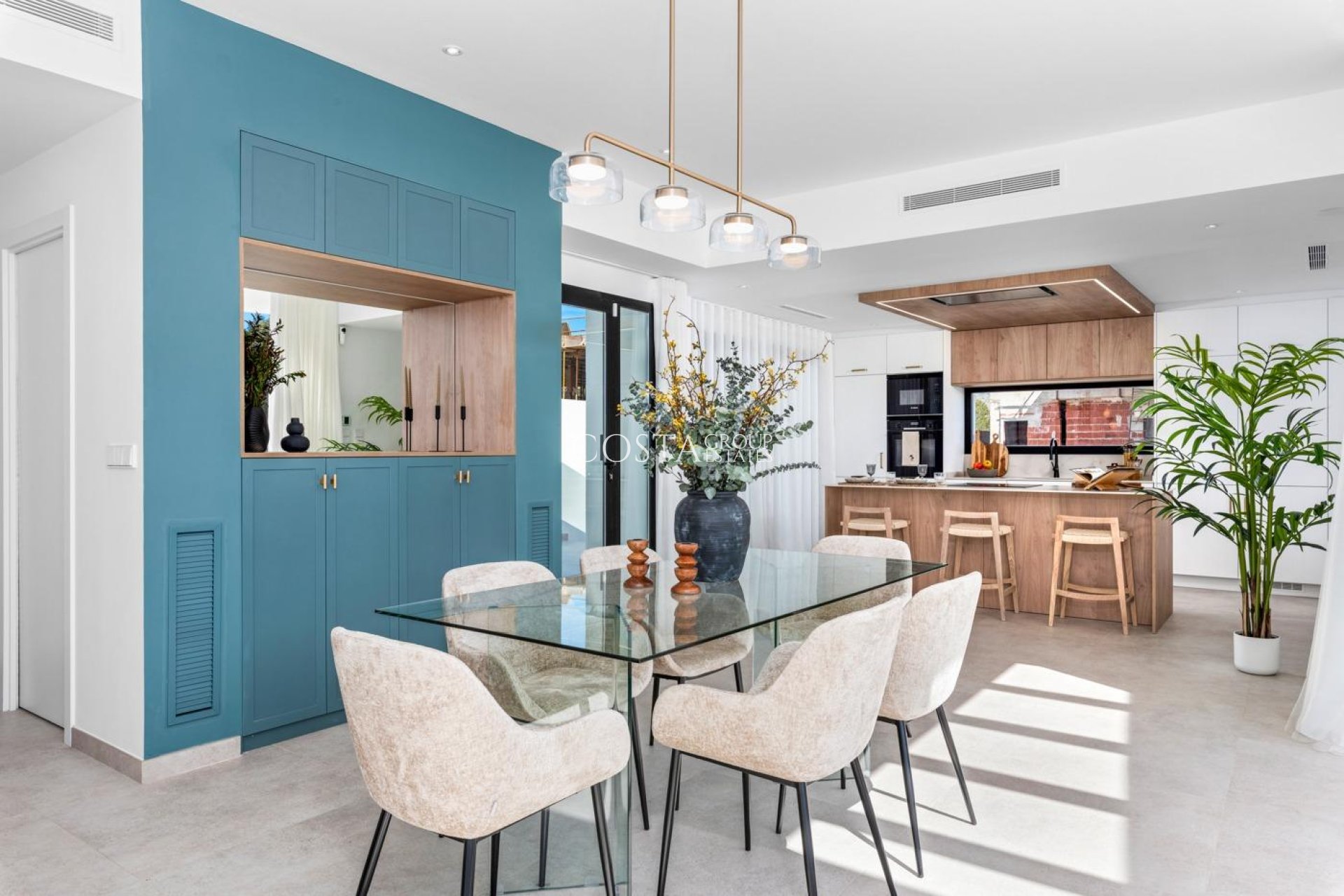 Neue Gebäude - Villa -
Polop