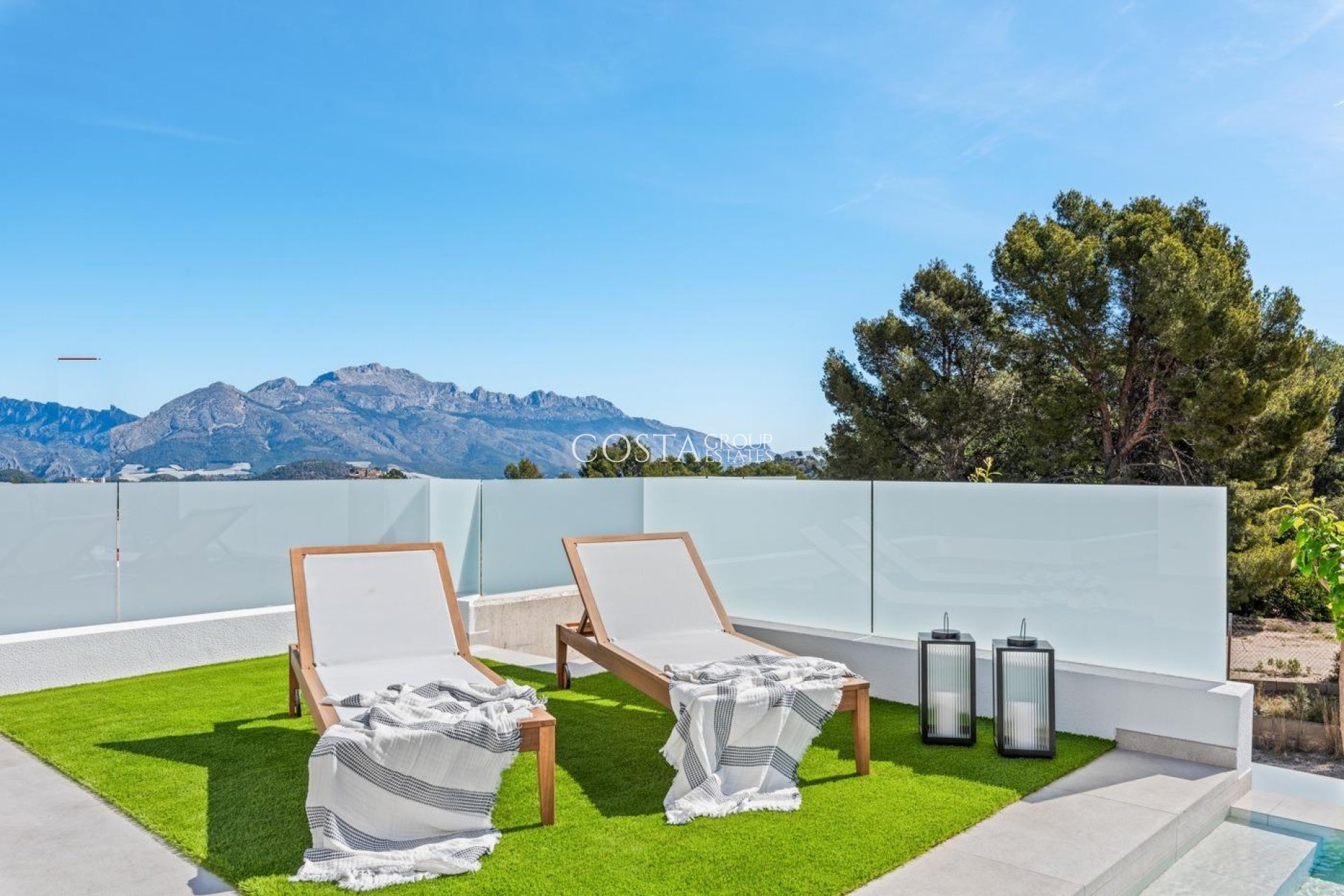 Neue Gebäude - Villa -
Polop