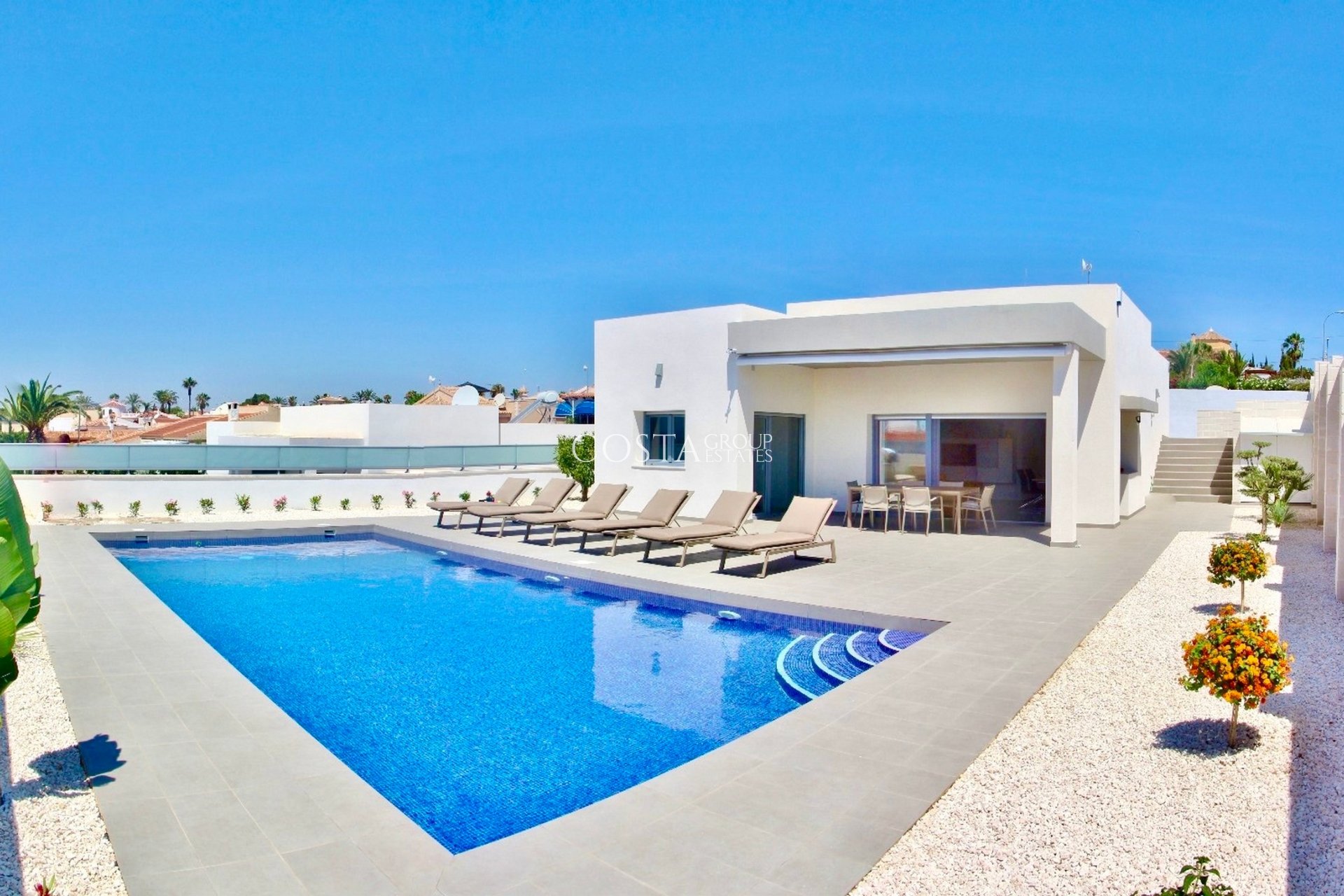 Neue Gebäude - Villa -
Rafal