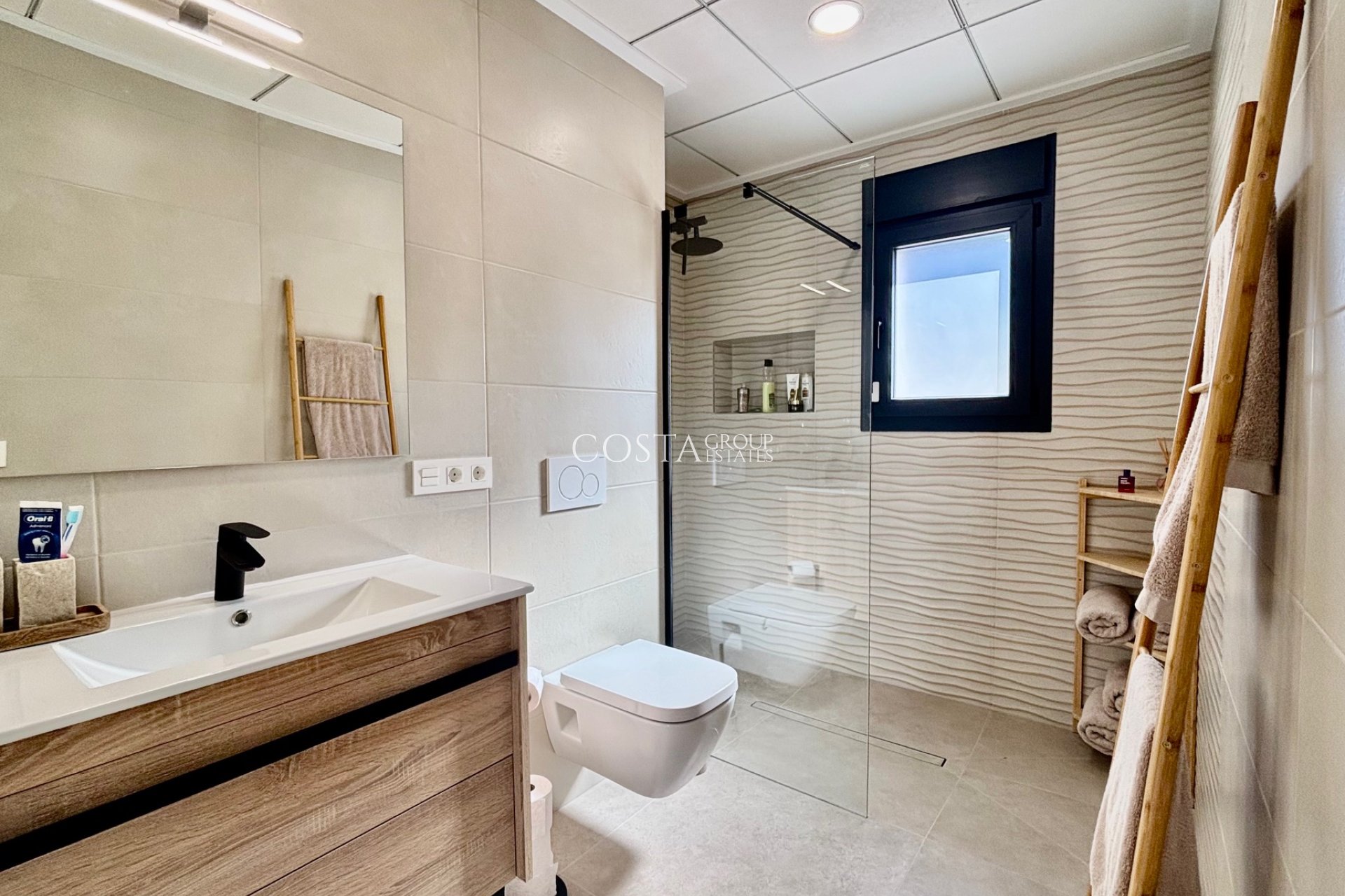 Neue Gebäude - Villa -
Rafal