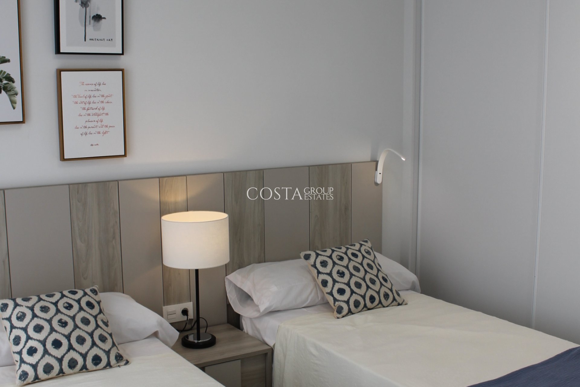 Neue Gebäude - Villa -
Roldán