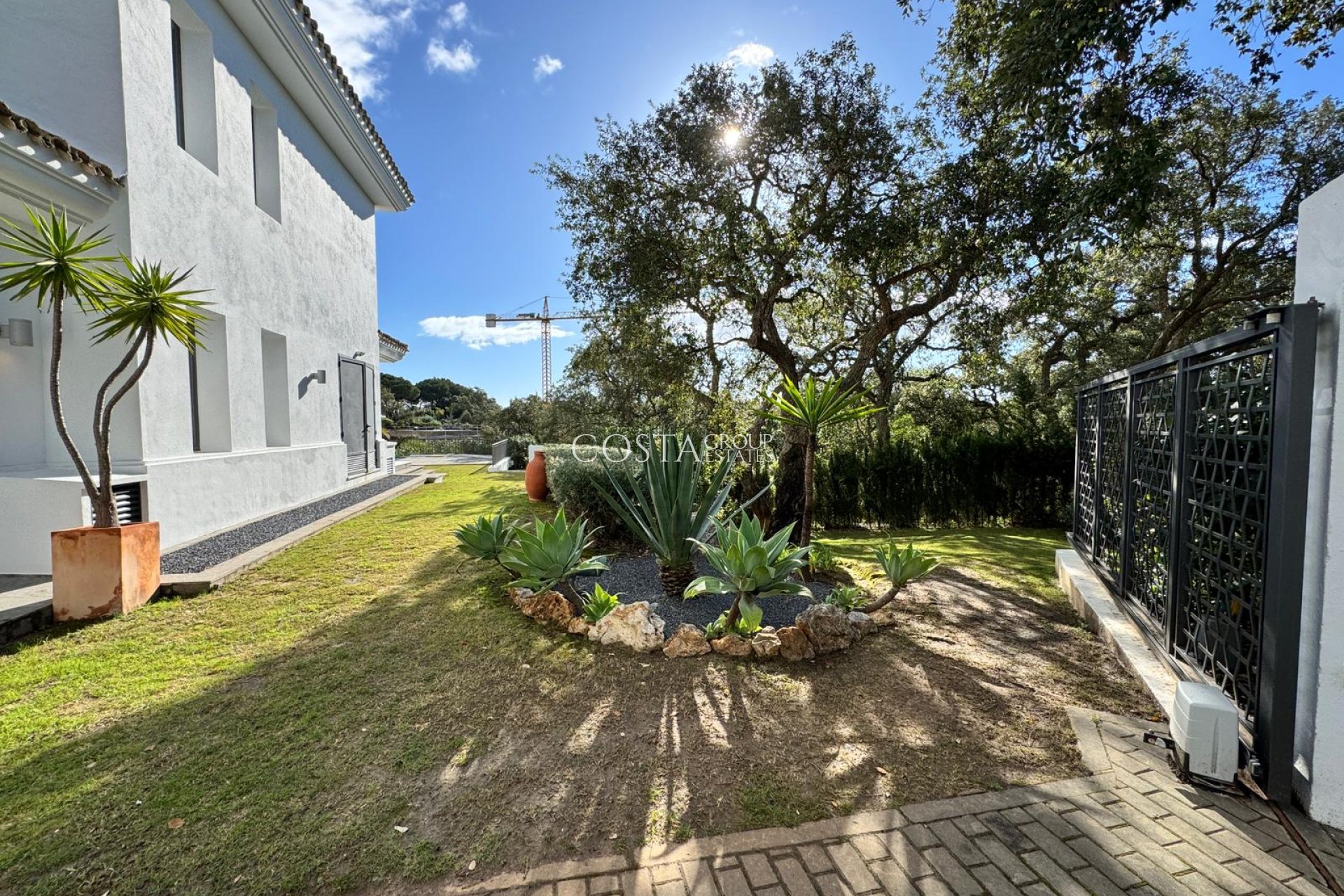 Neue Gebäude - Villa -
San Roque