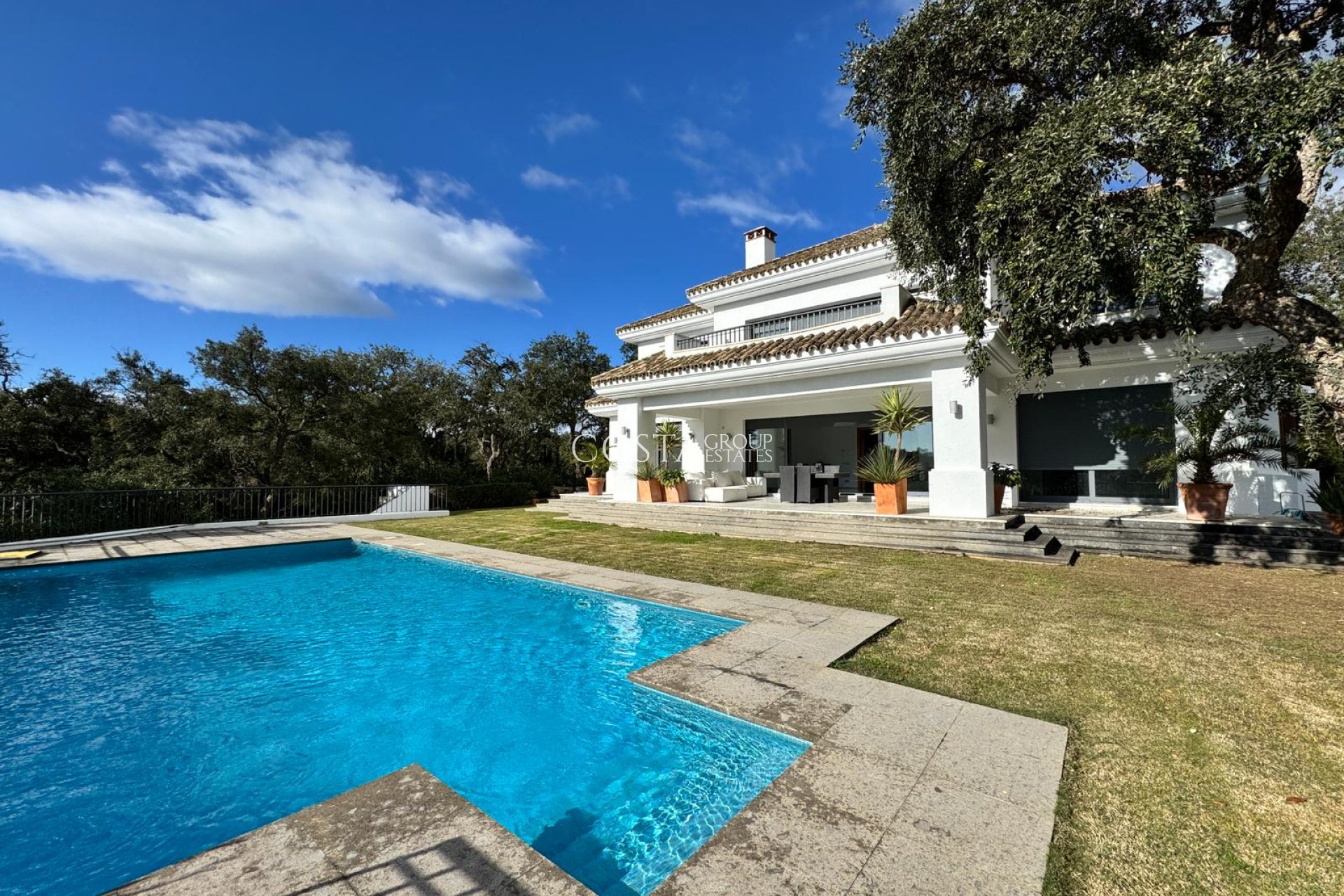 Neue Gebäude - Villa -
San Roque
