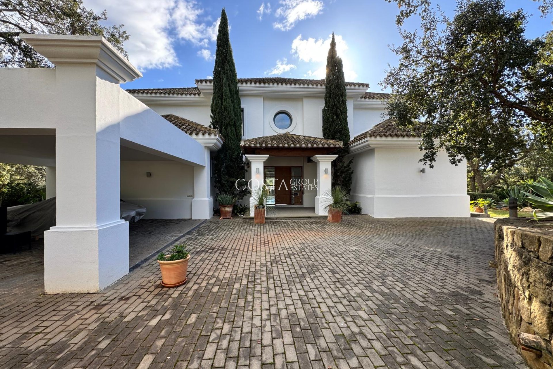 Neue Gebäude - Villa -
San Roque