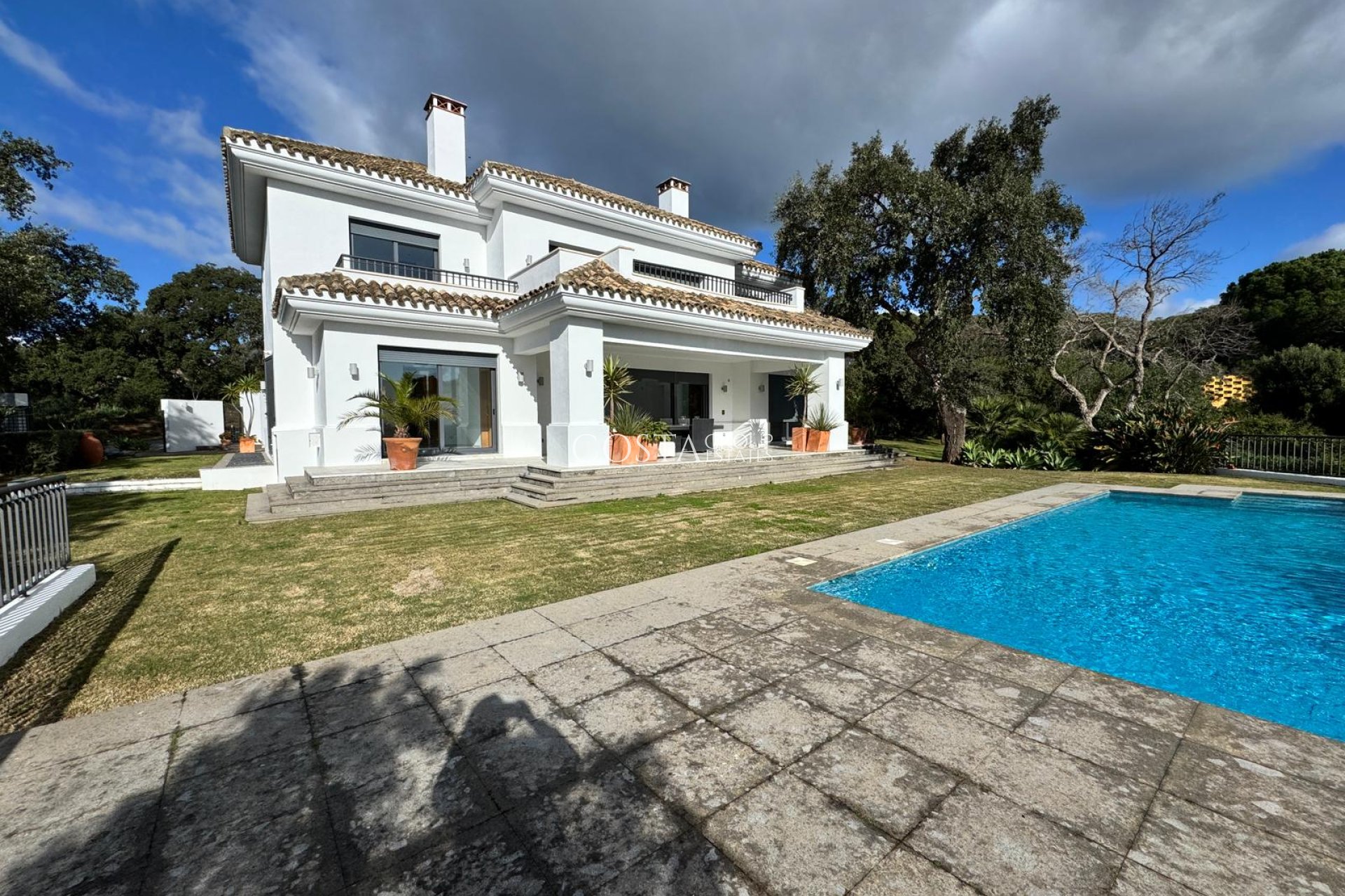 Neue Gebäude - Villa -
San Roque