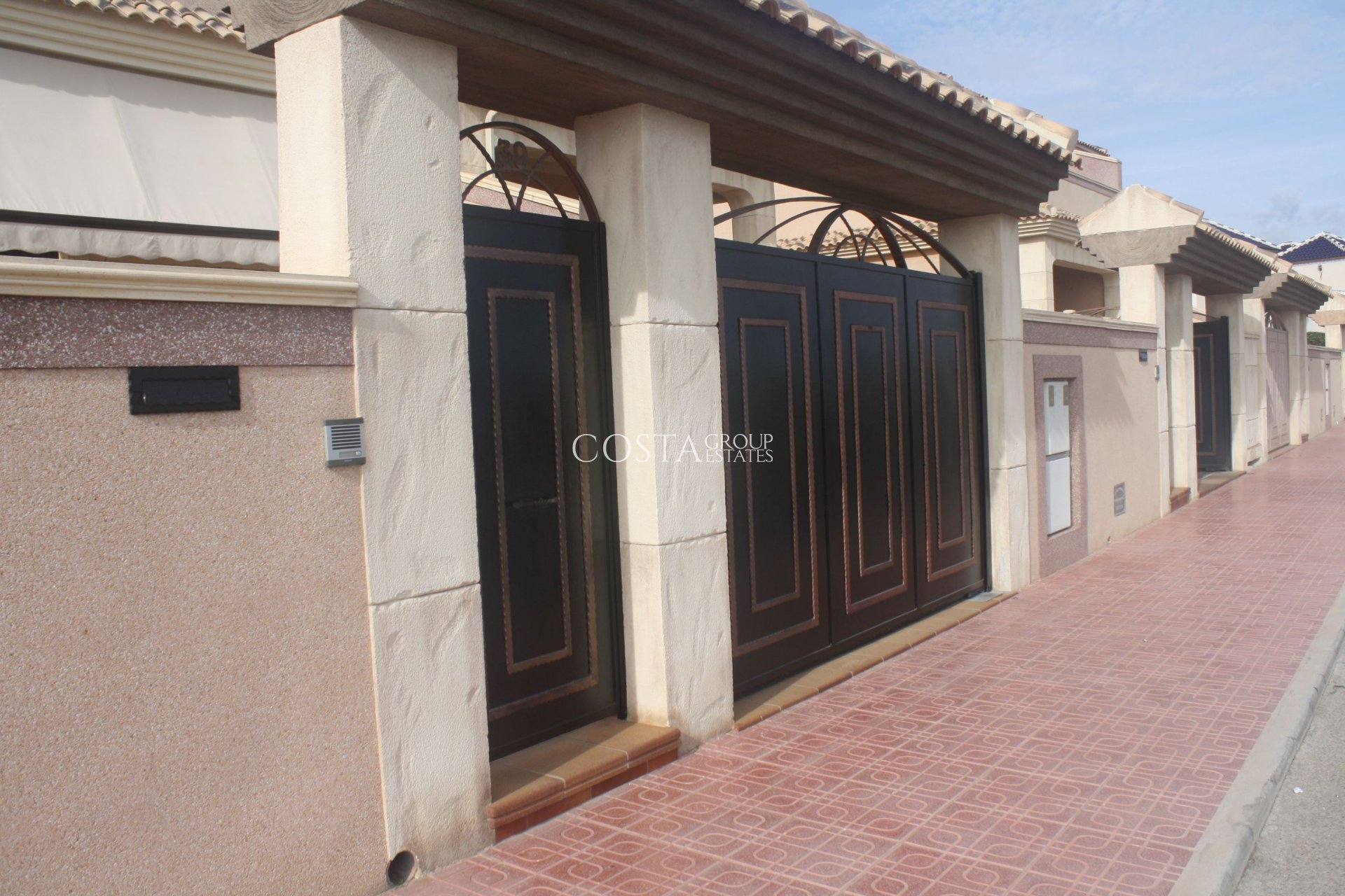 Neue Gebäude - Villa -
Torrevieja