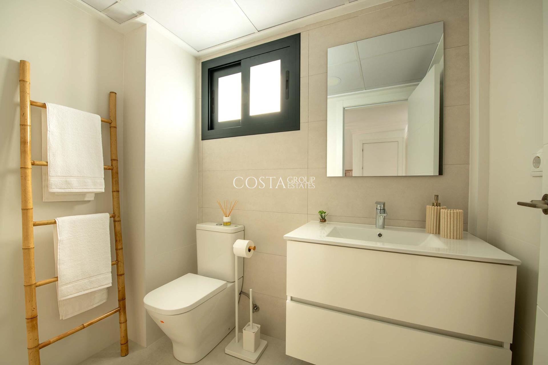 New Build - Apartments -
Cox - San Fernando