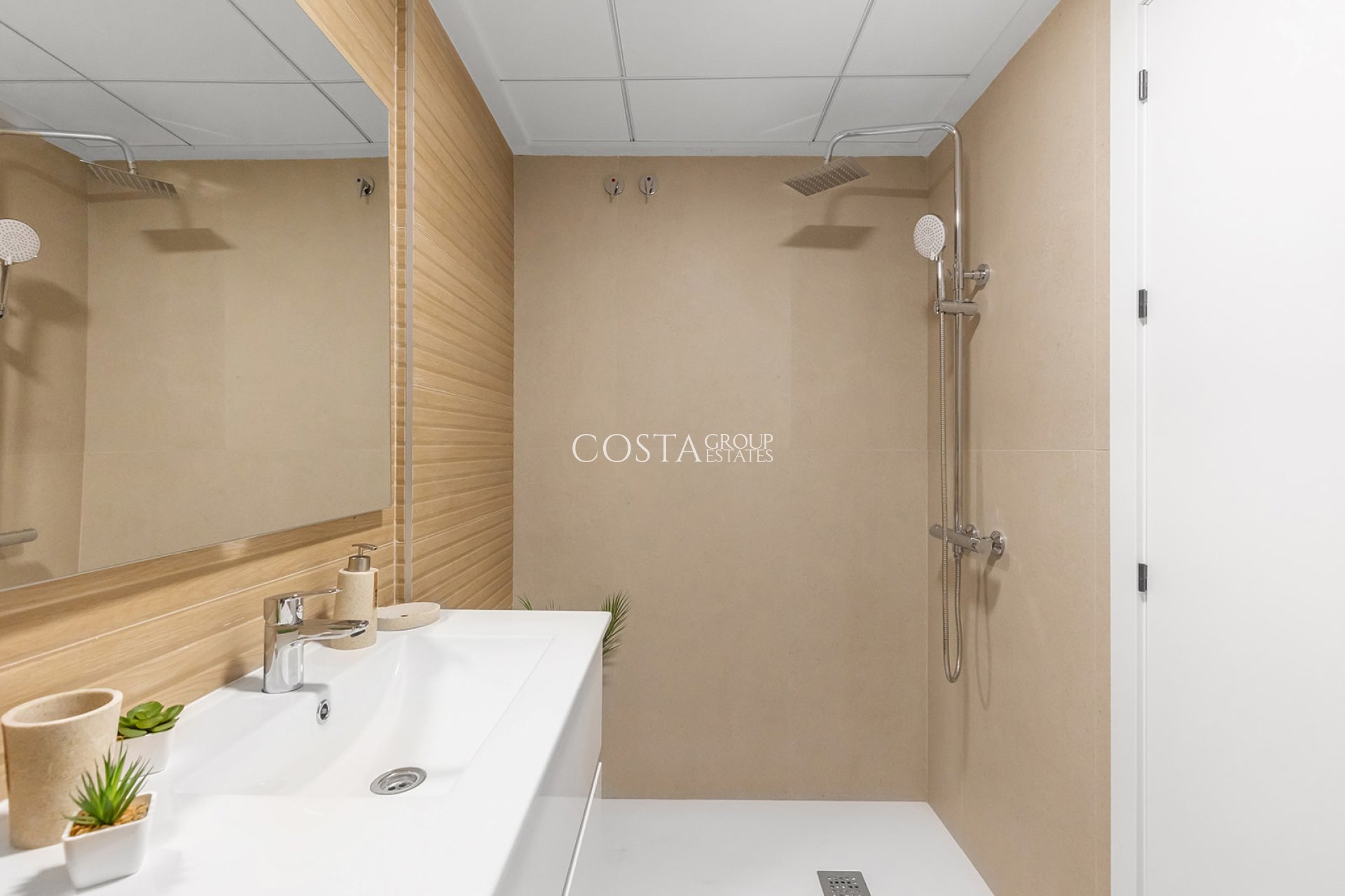 New Build - semi-detached -
Rafal