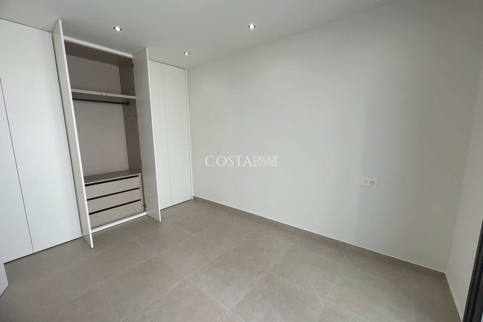 New Build - Villa -
Heredades