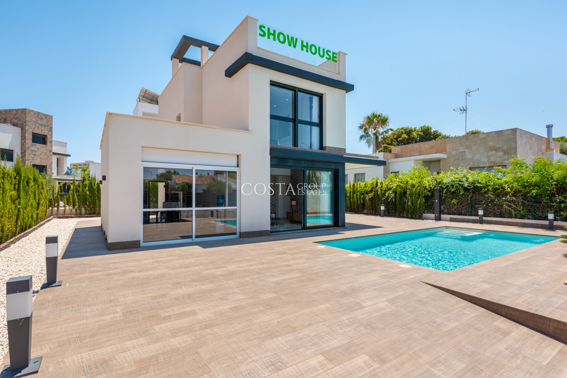 Nieuwbouw Woningen - Villa -
Playa Paraiso