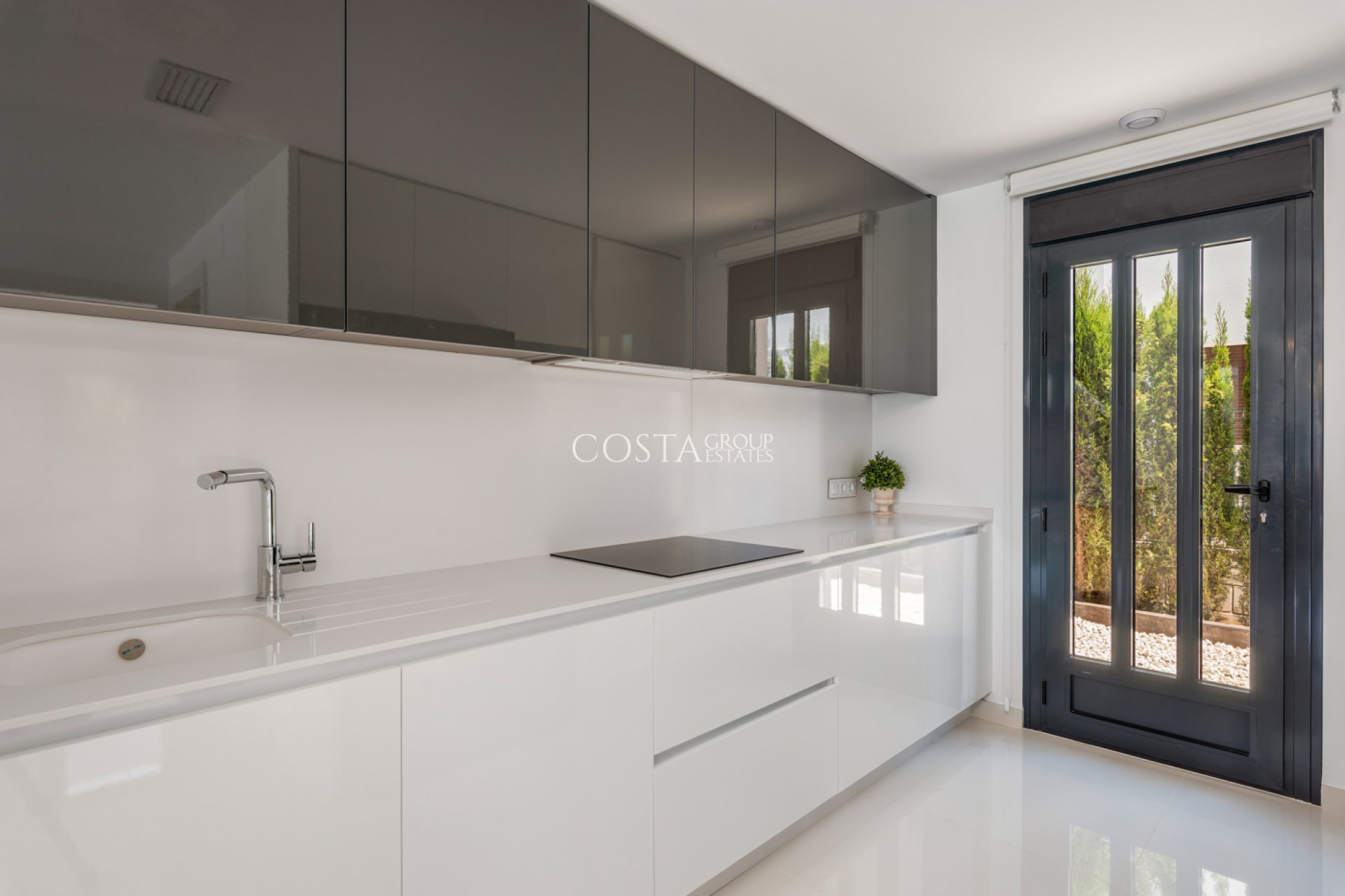 Nieuwbouw Woningen - Villa -
Playa Paraiso