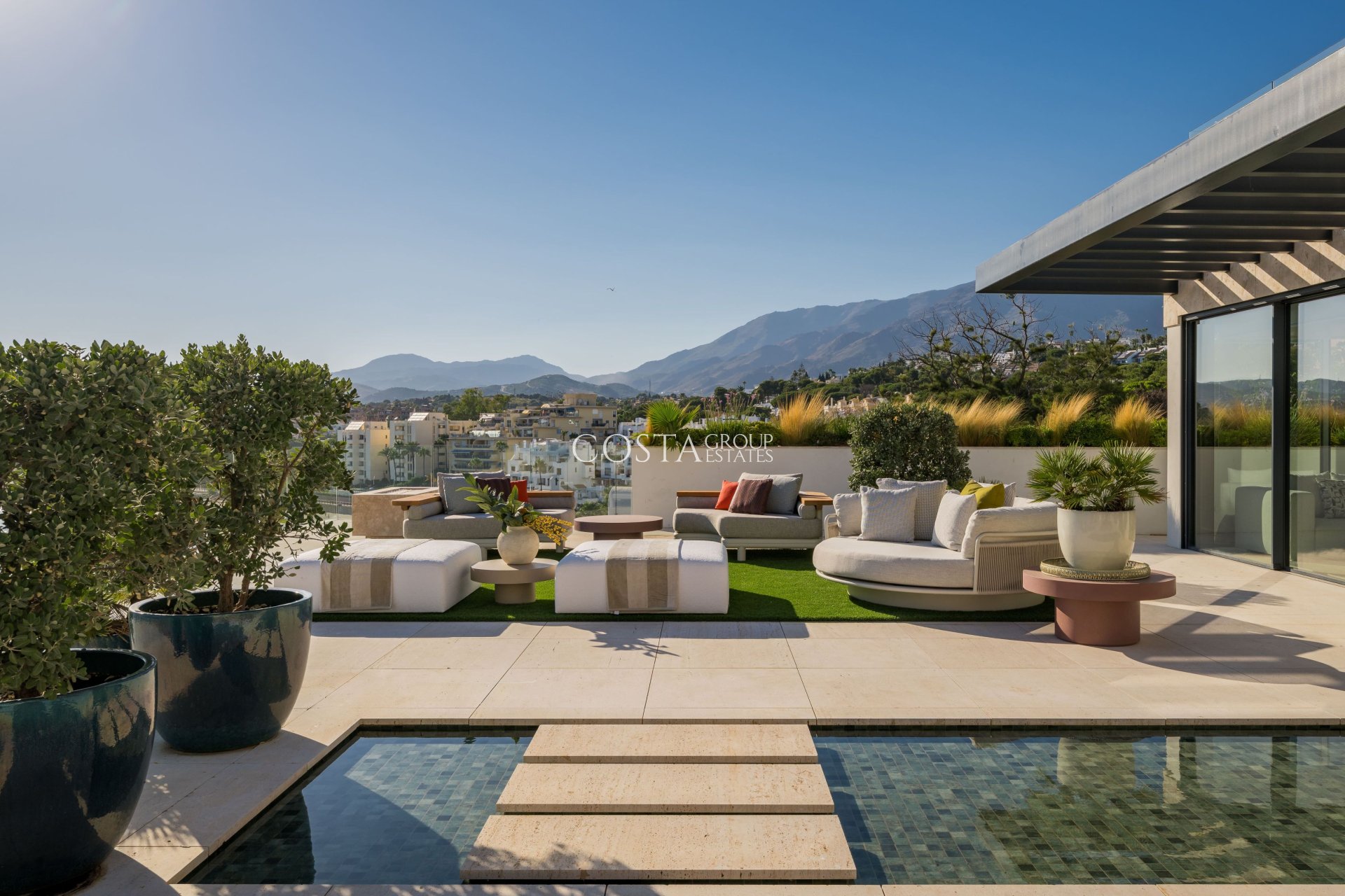 Nouvelle construction - Apartments -
Estepona