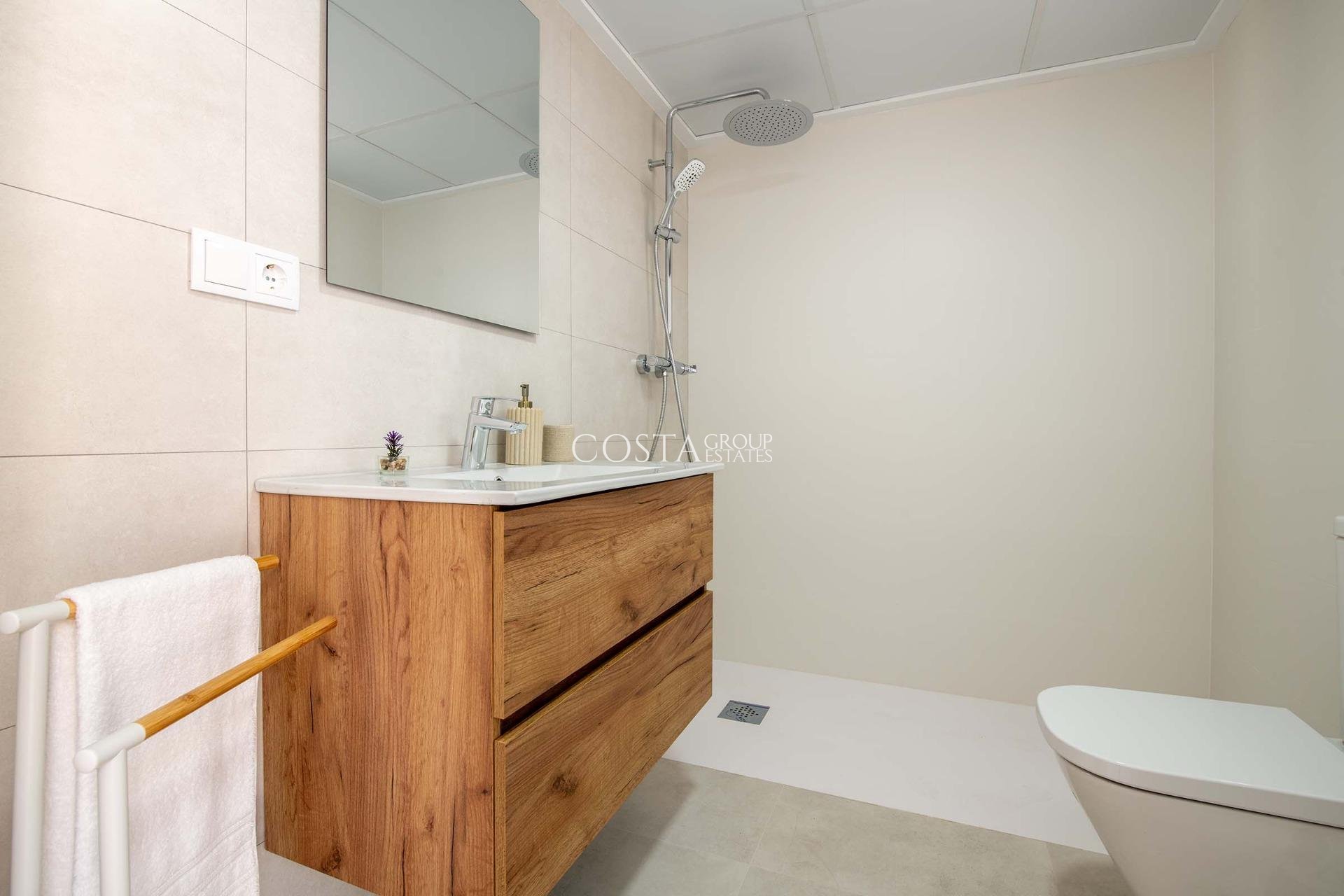 Nouvelle construction - Maison -
Cox - San Fernando