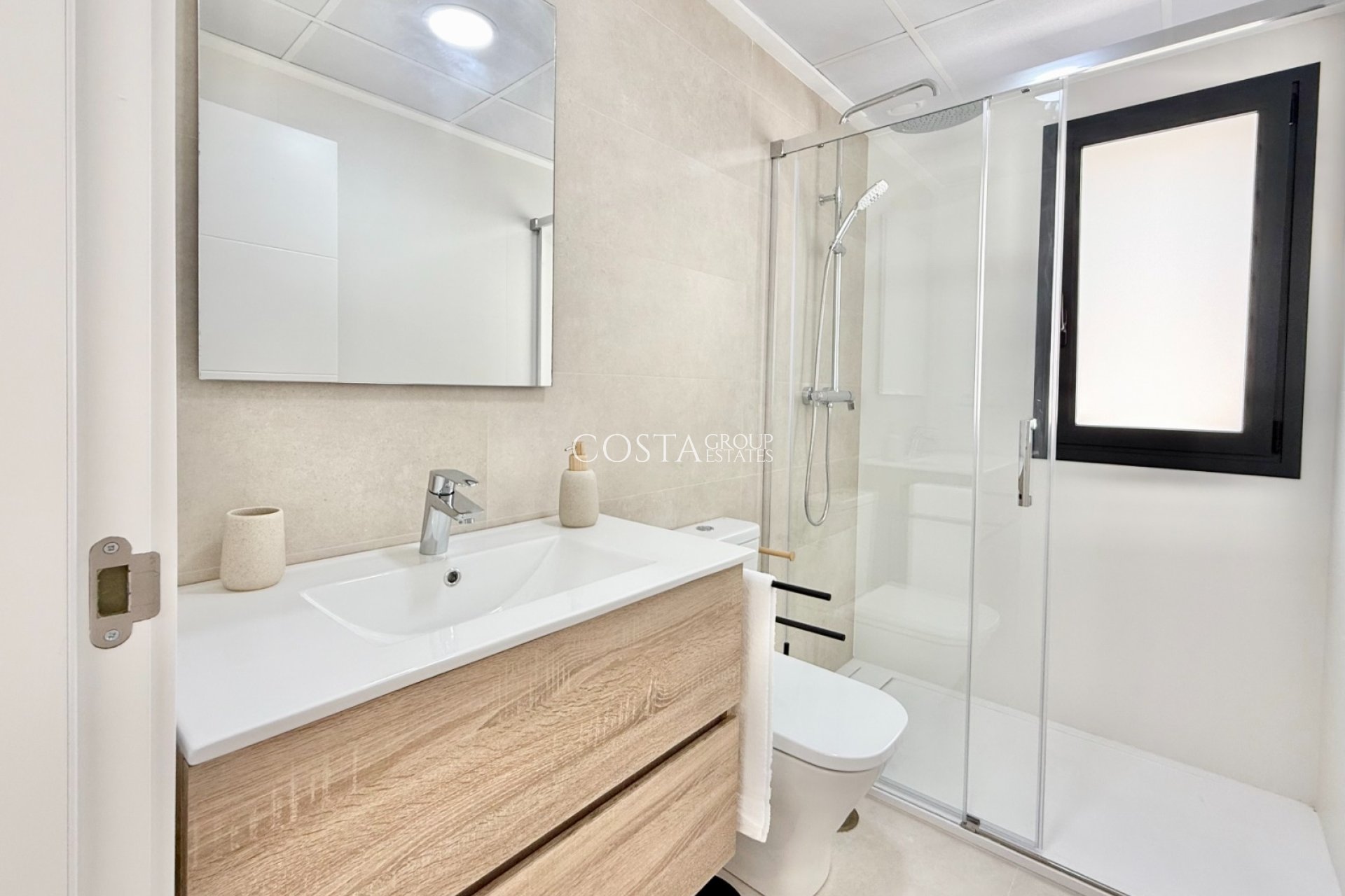 Nowy budynek - Apartments -
Cox