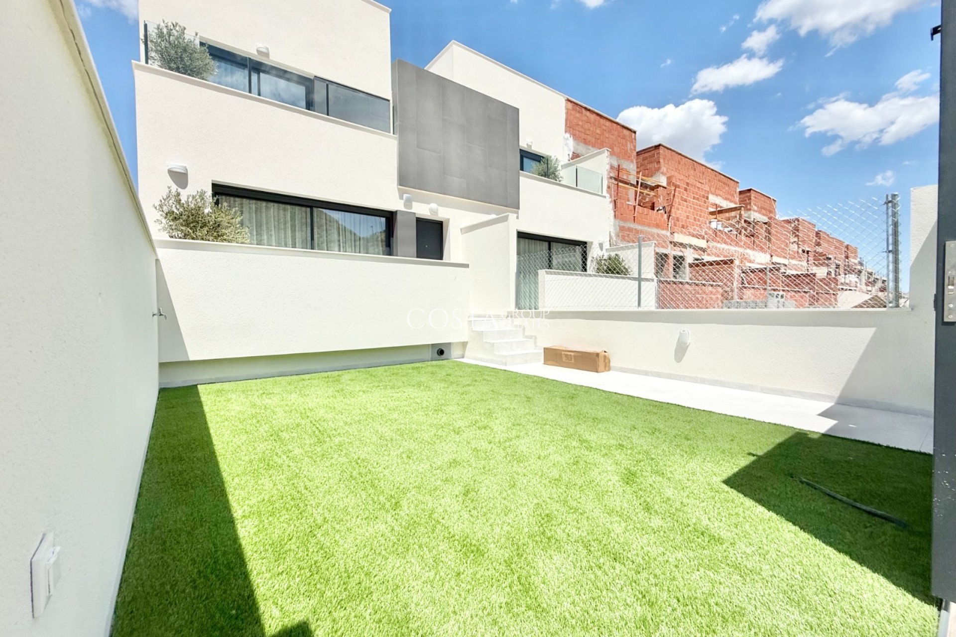 Nowy budynek - Apartments -
Cox