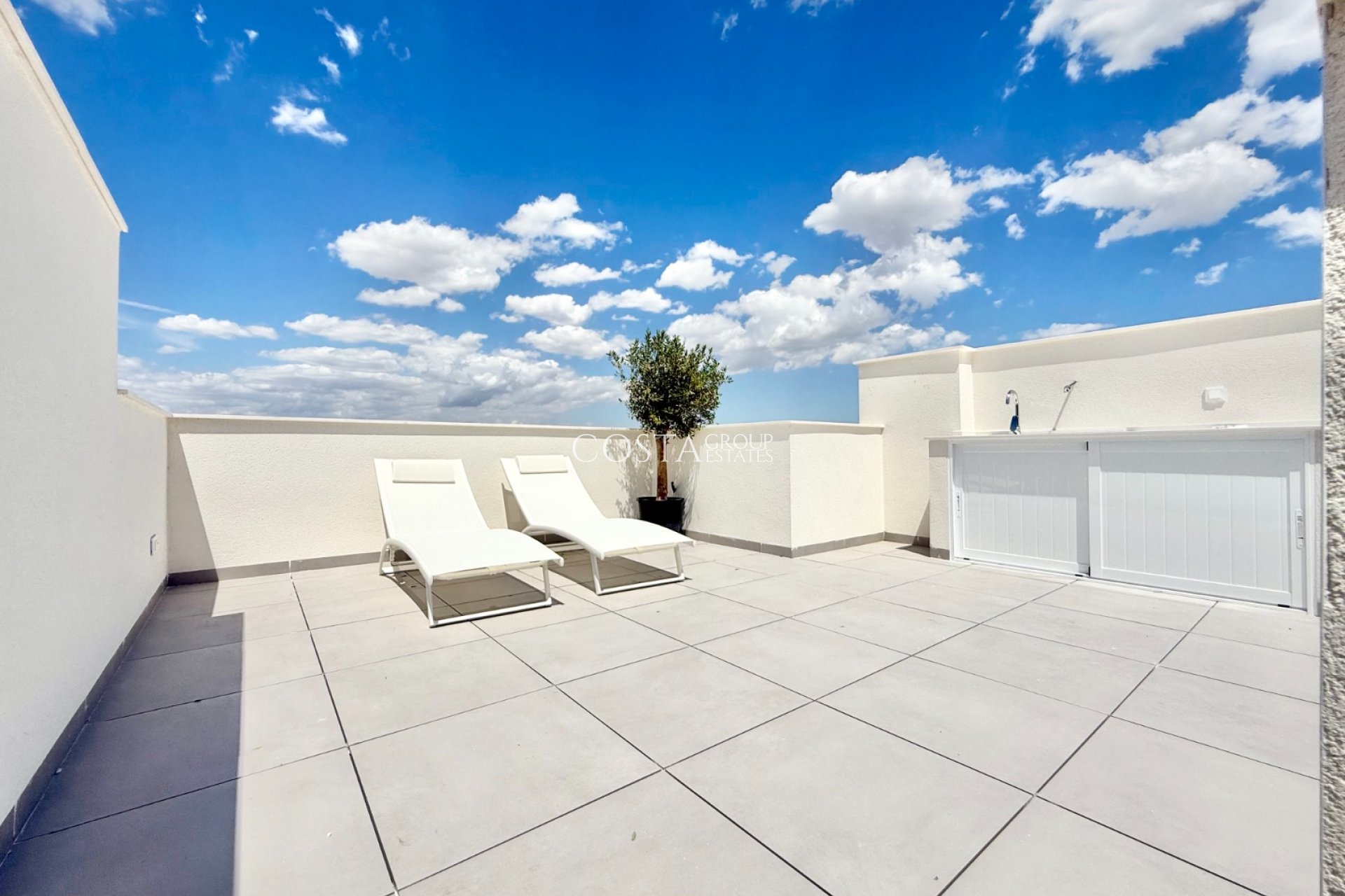 Nowy budynek - Apartments -
Cox
