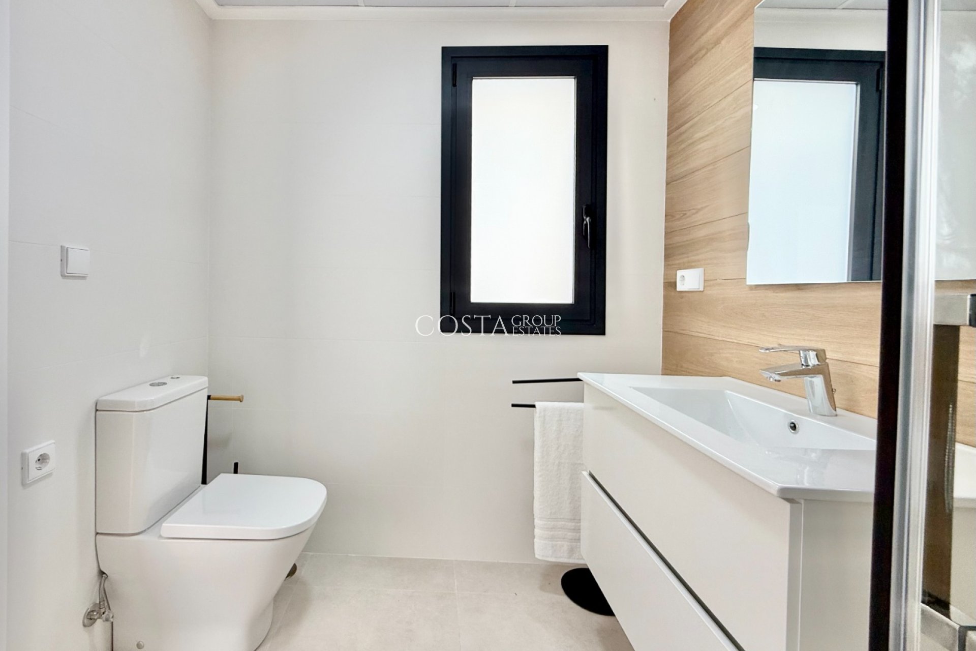 Nowy budynek - Apartments -
Cox
