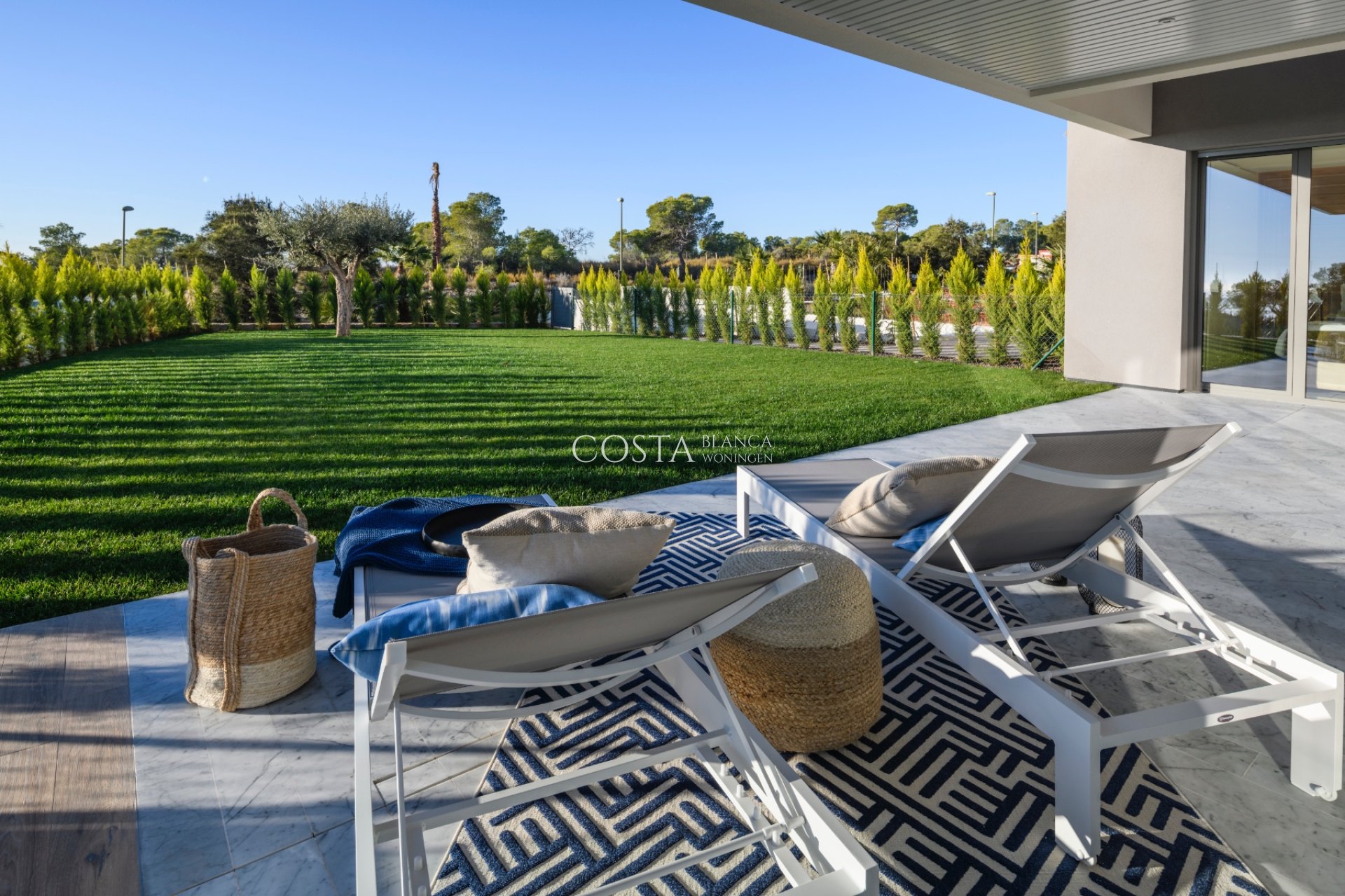 Nowy budynek - Apartments -
Las Colinas Golf and Country Club