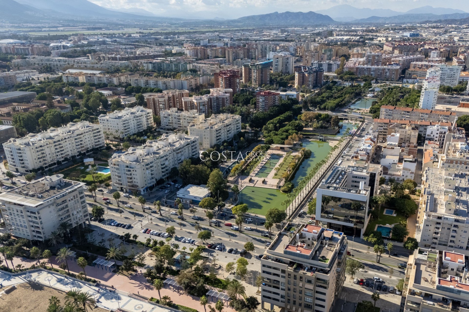 Nowy budynek - Apartments -
Málaga