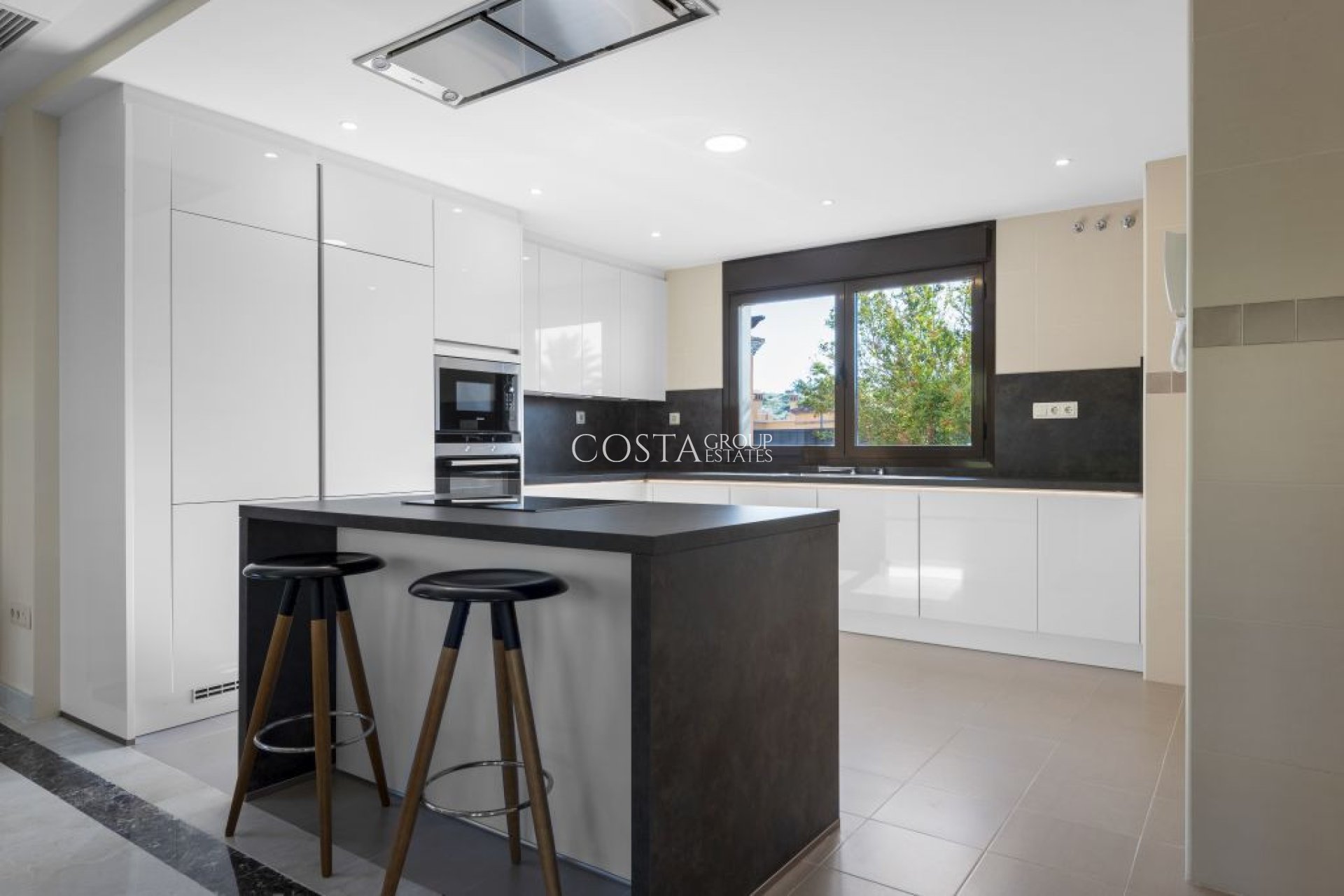 Nowy budynek - detached -
La Gaspara