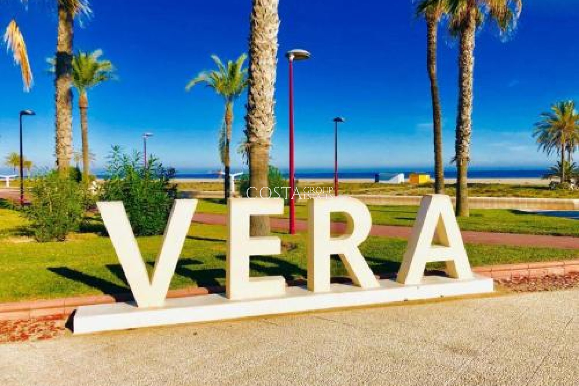 Nowy budynek - detached -
Vera